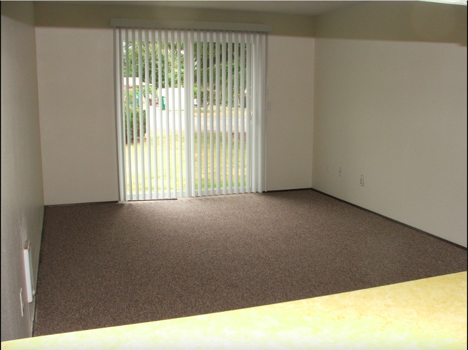 1724 Grove St Property Photo 3