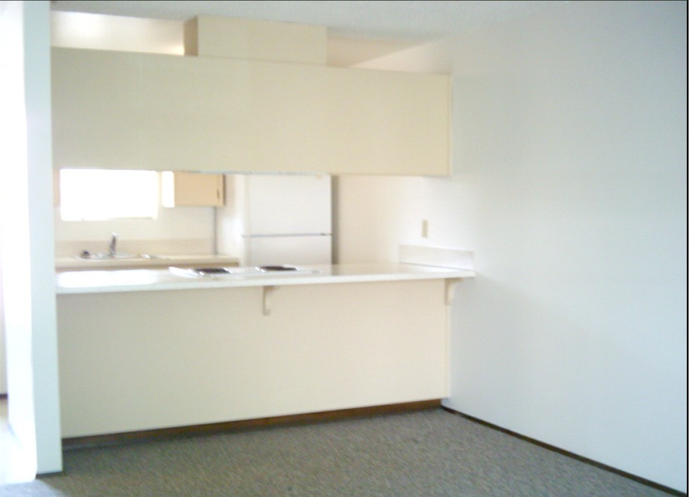 1724 Grove St Property Photo 4