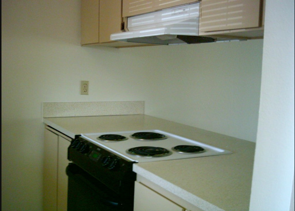 1724 Grove St Property Photo 5