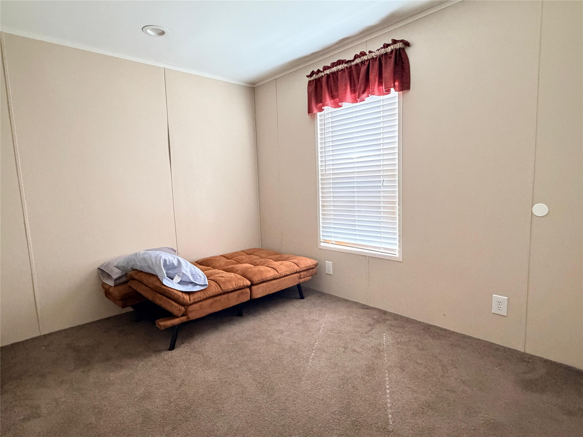 13700 Burnett Road Property Photo 5