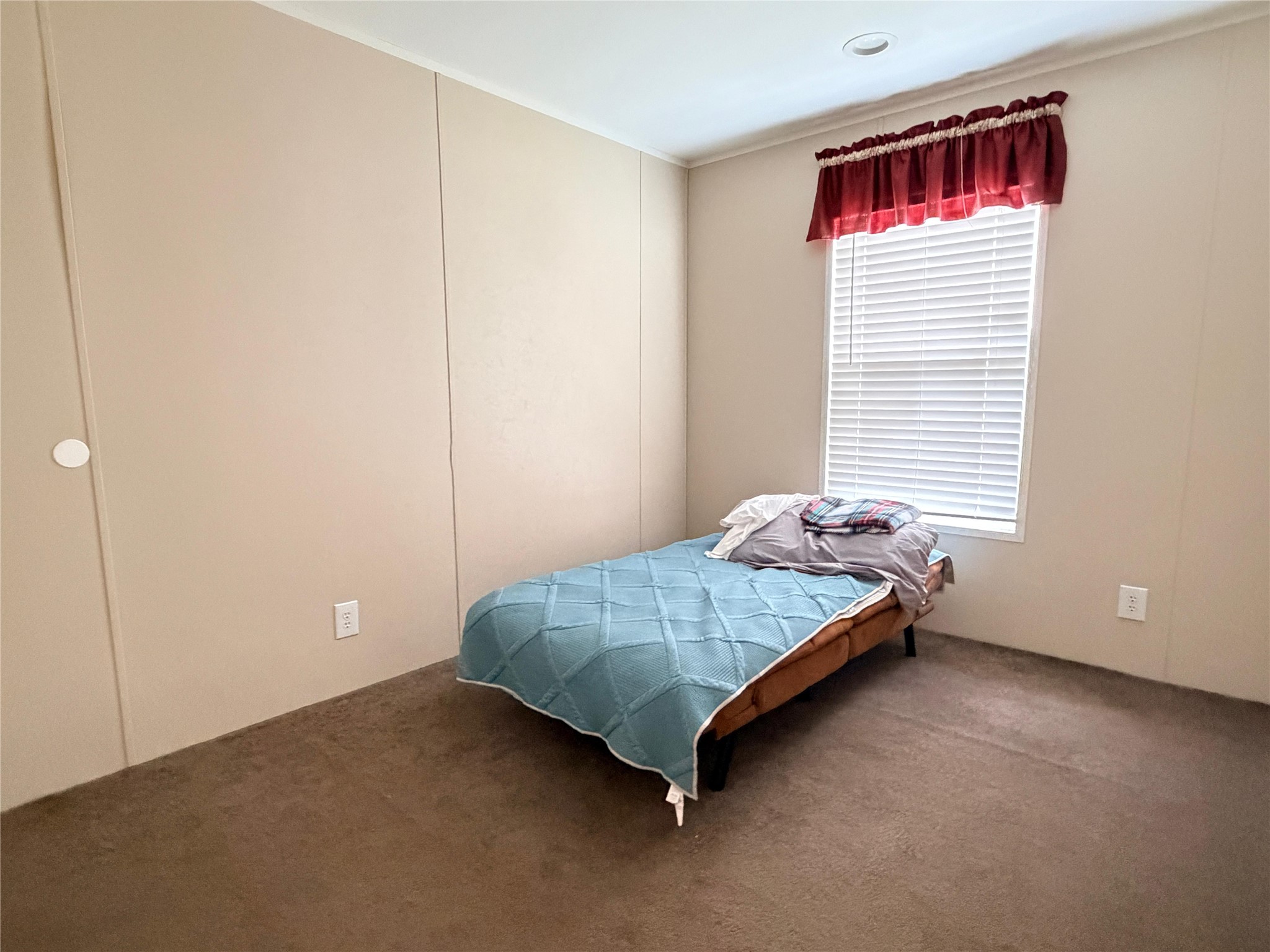 13700 Burnett Road Property Photo 6