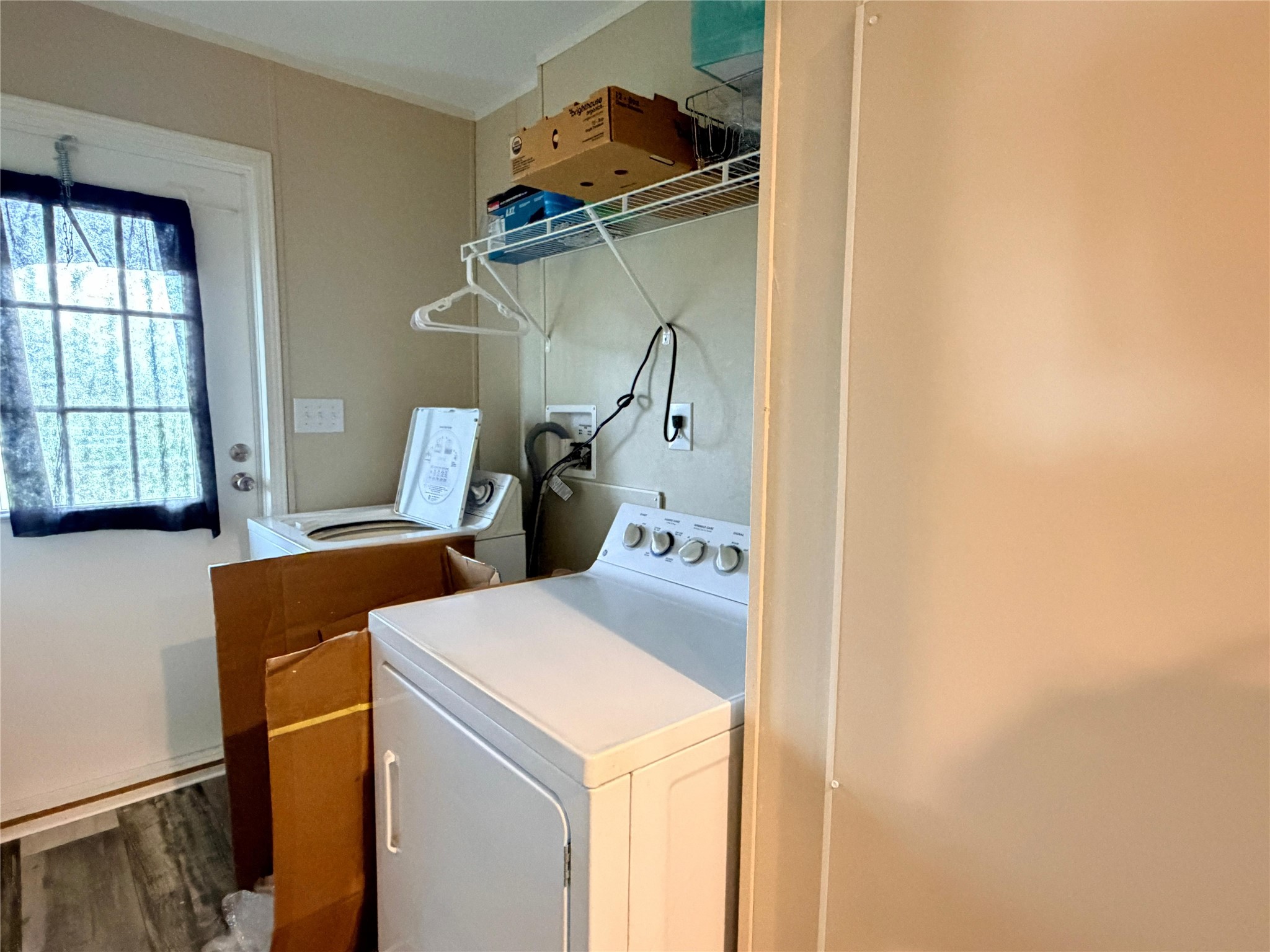 13700 Burnett Road Property Photo 10