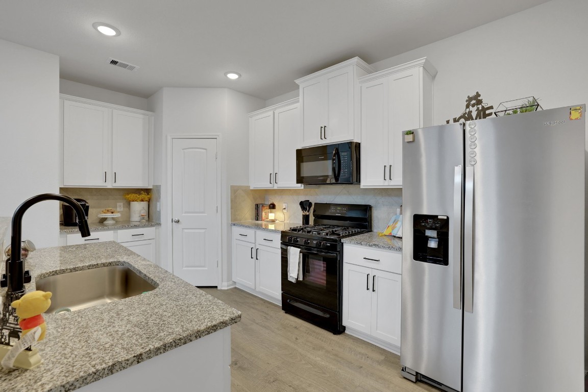 11208 Danny Lane Property Photo 6