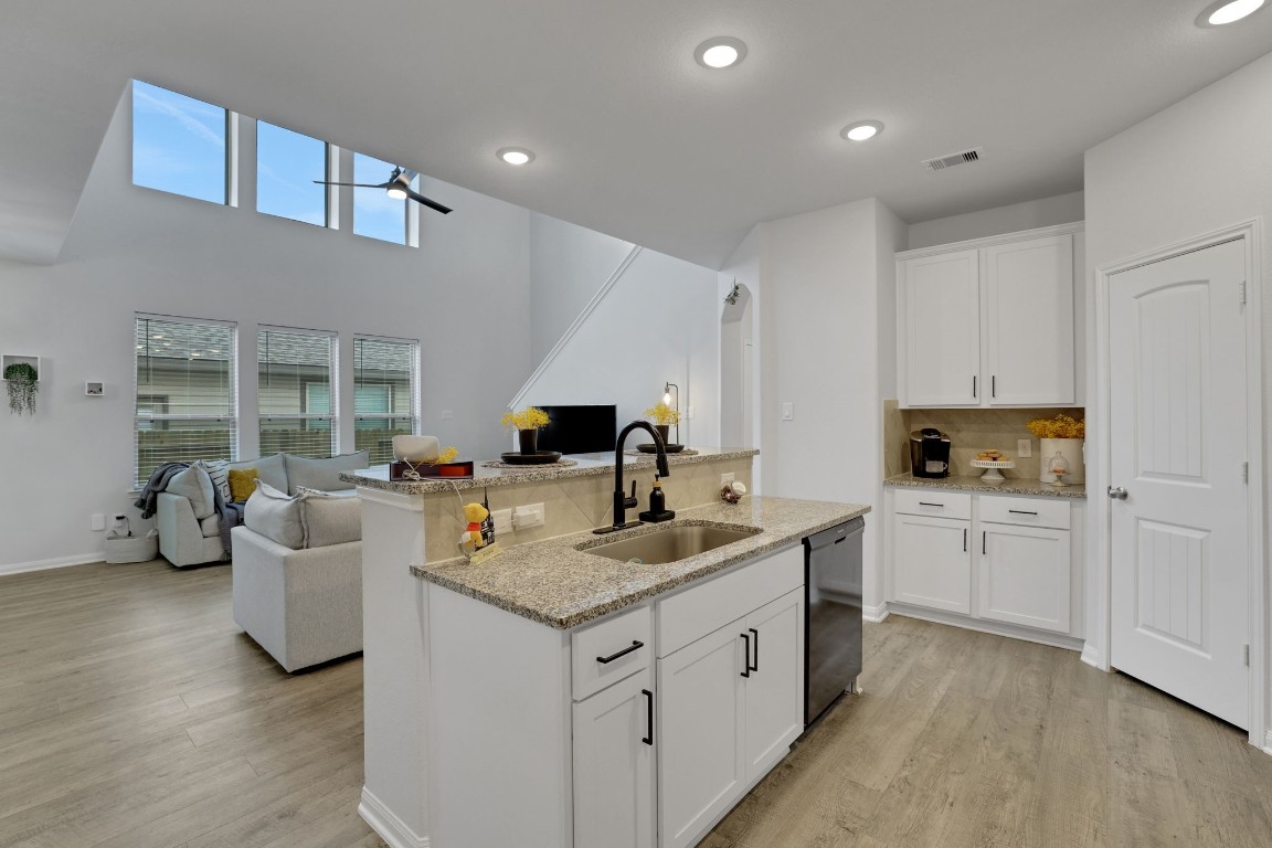 11208 Danny Lane Property Photo 9