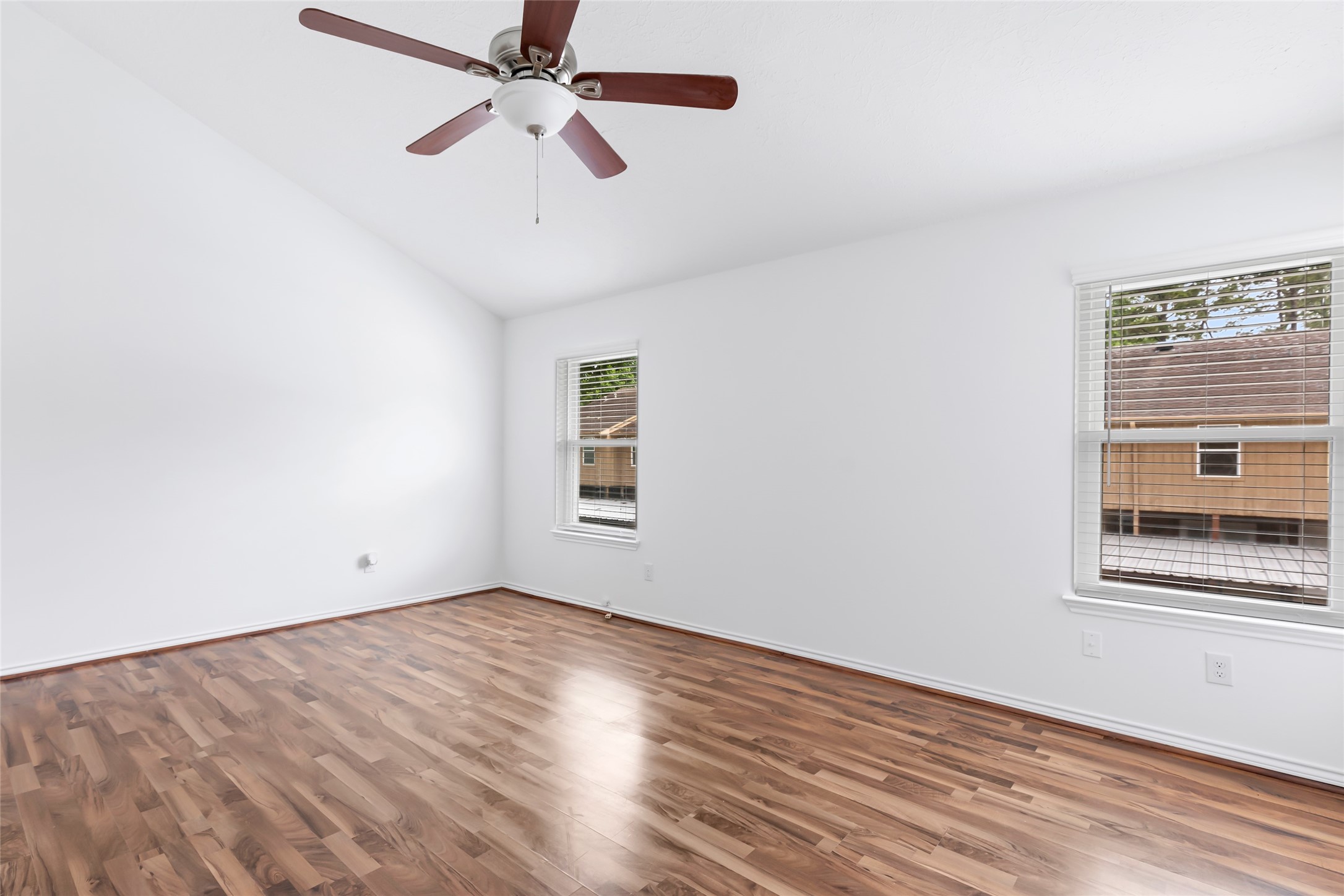 1011 Hamblen Road 205 Property Photo 17