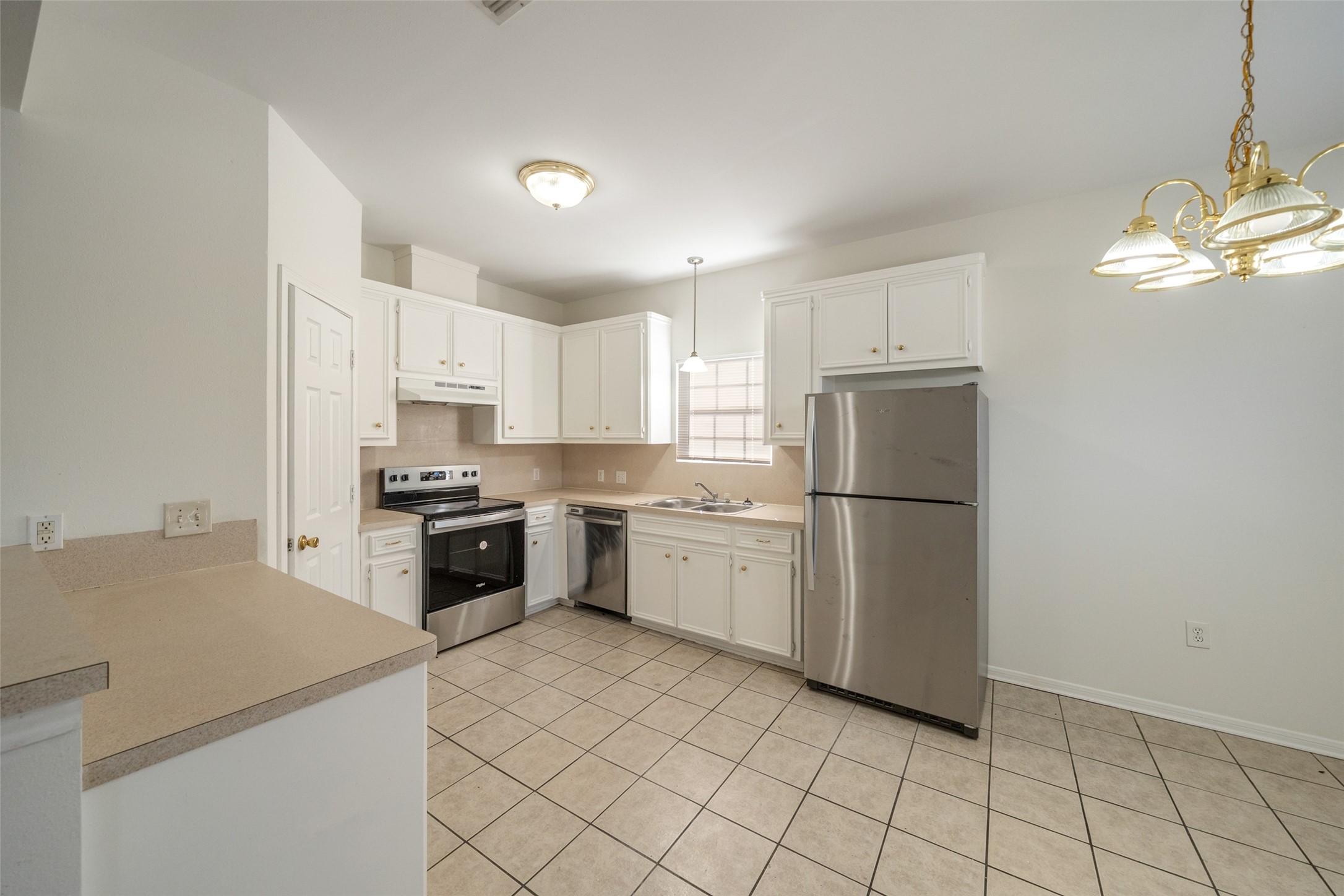 5502 Finch Street B Property Photo 8