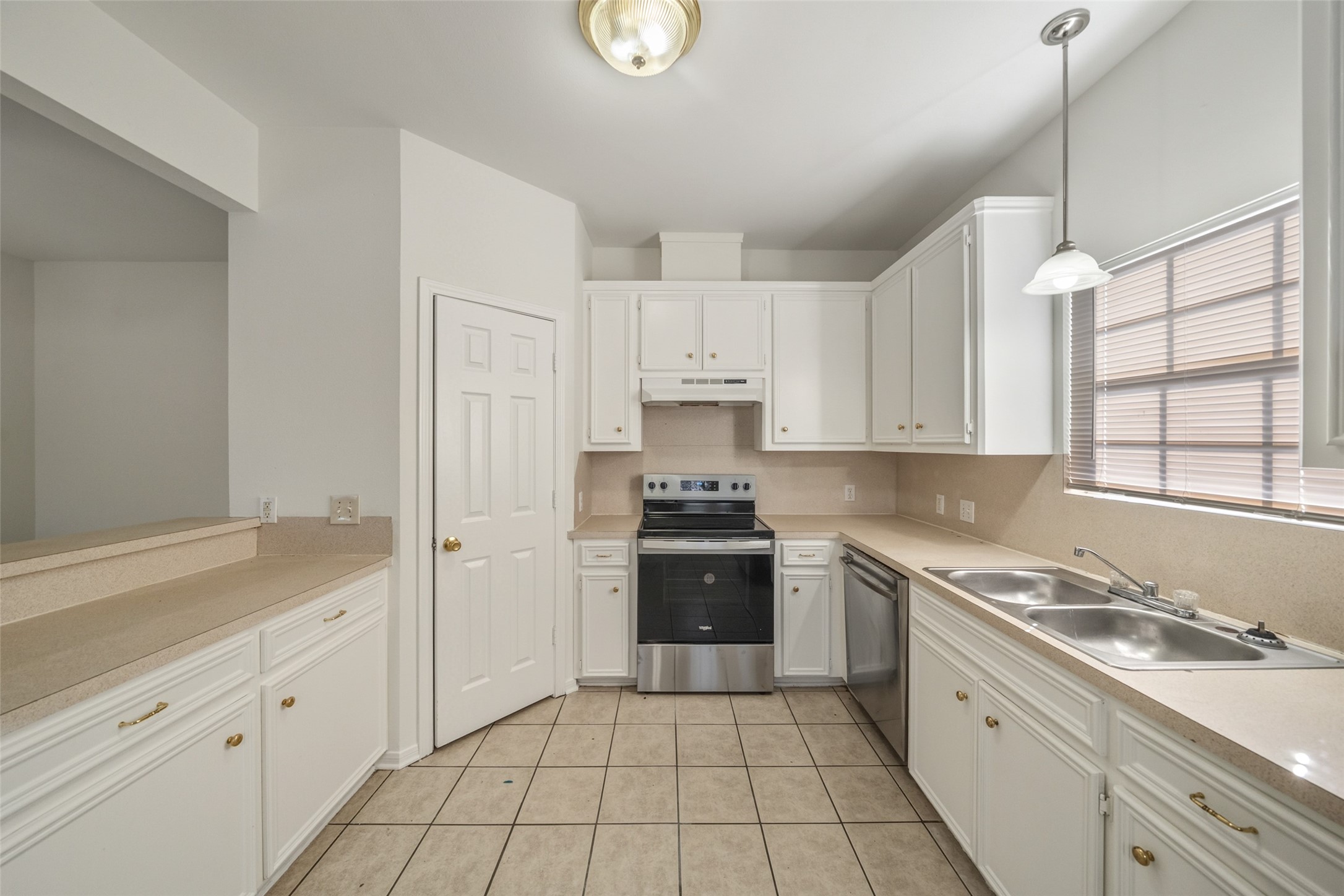 5502 Finch Street B Property Photo 9