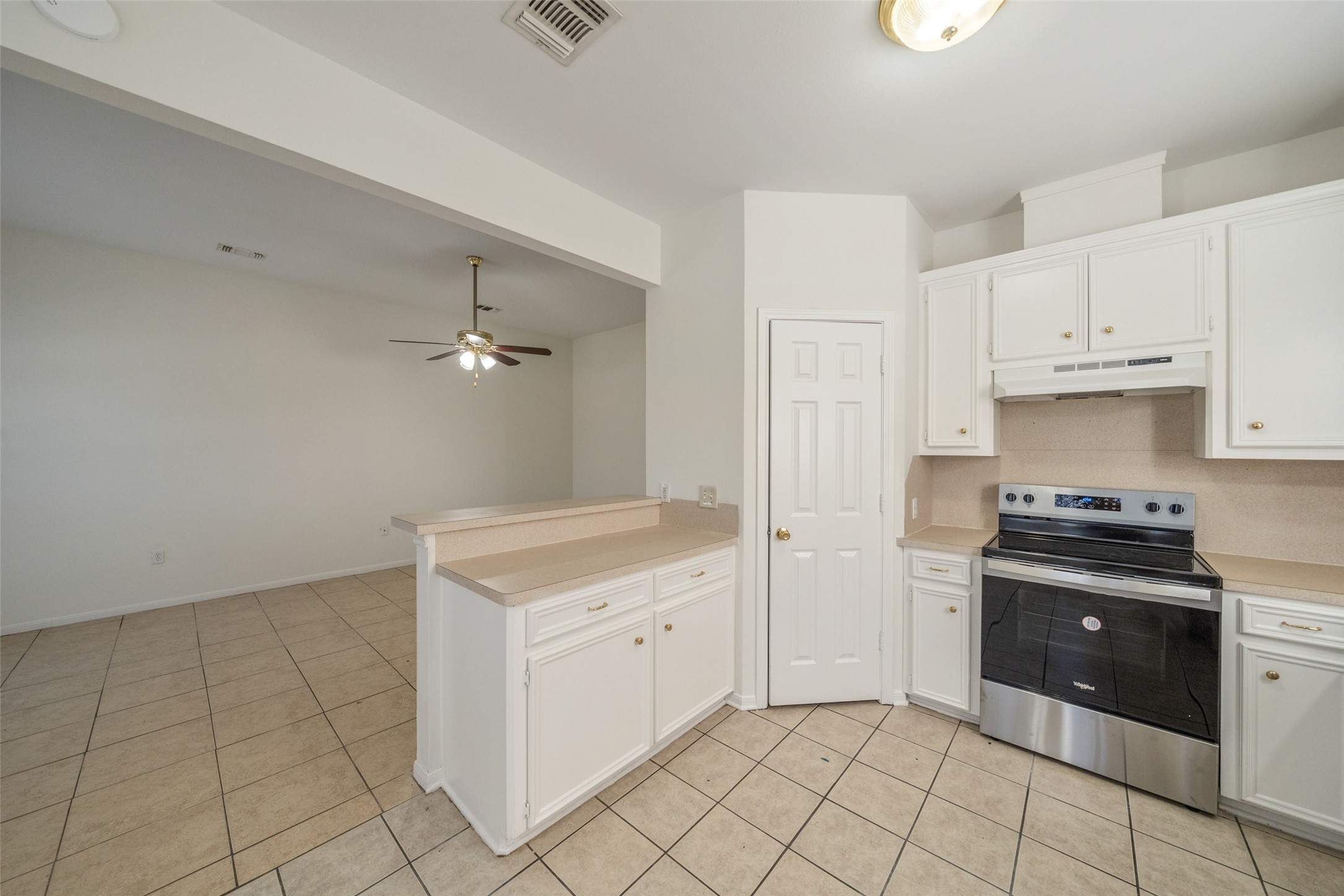 5502 Finch Street B Property Photo 10