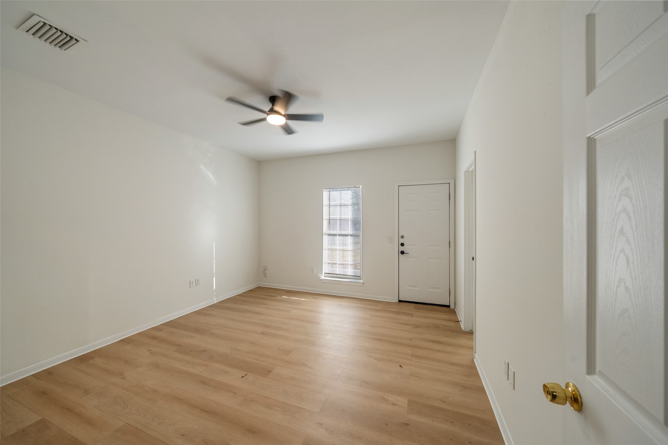 5502 Finch Street B Property Photo 20