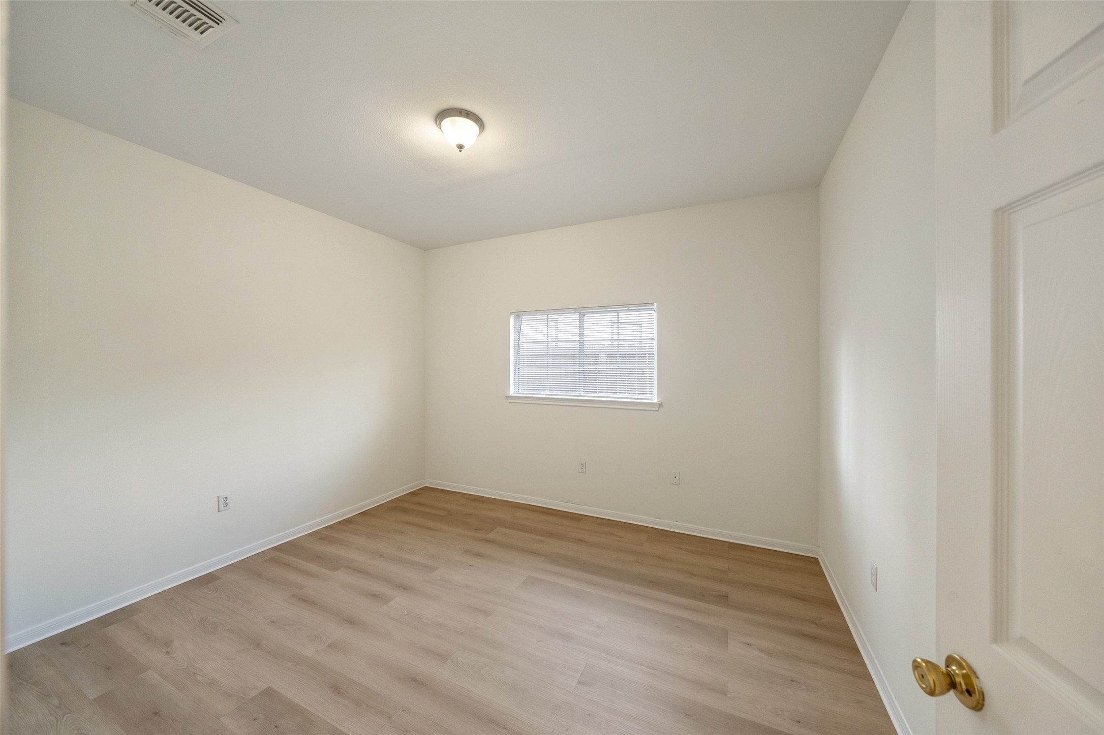 5502 Finch Street B Property Photo 26