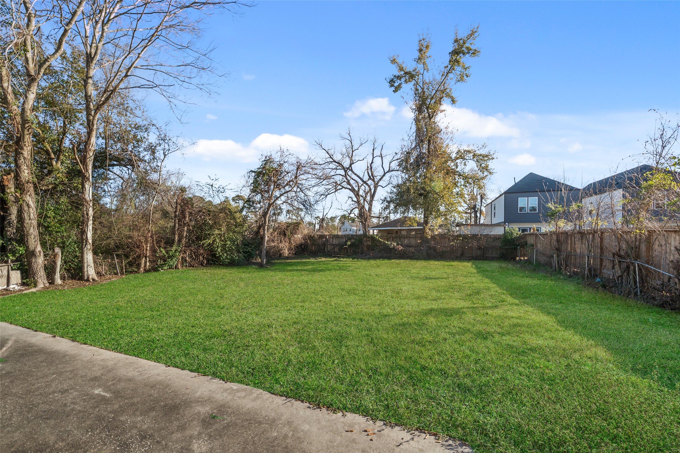 5502 Finch Street B Property Photo 28