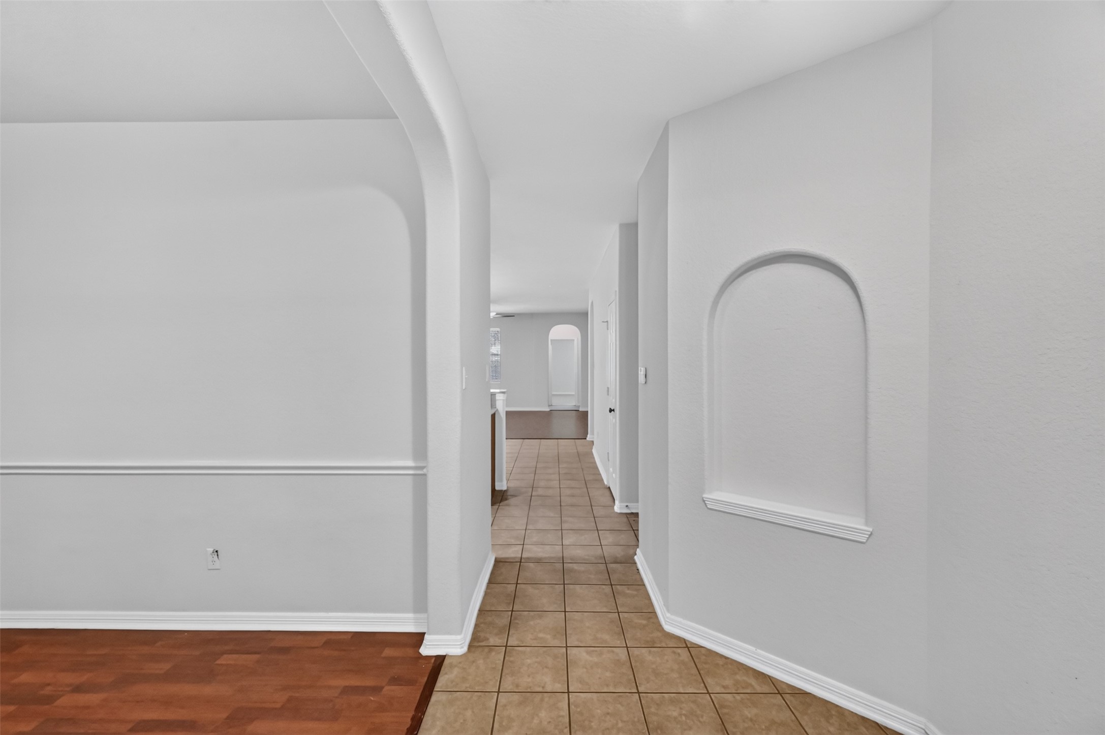 12806 Whistling Springs Drive Property Photo 2