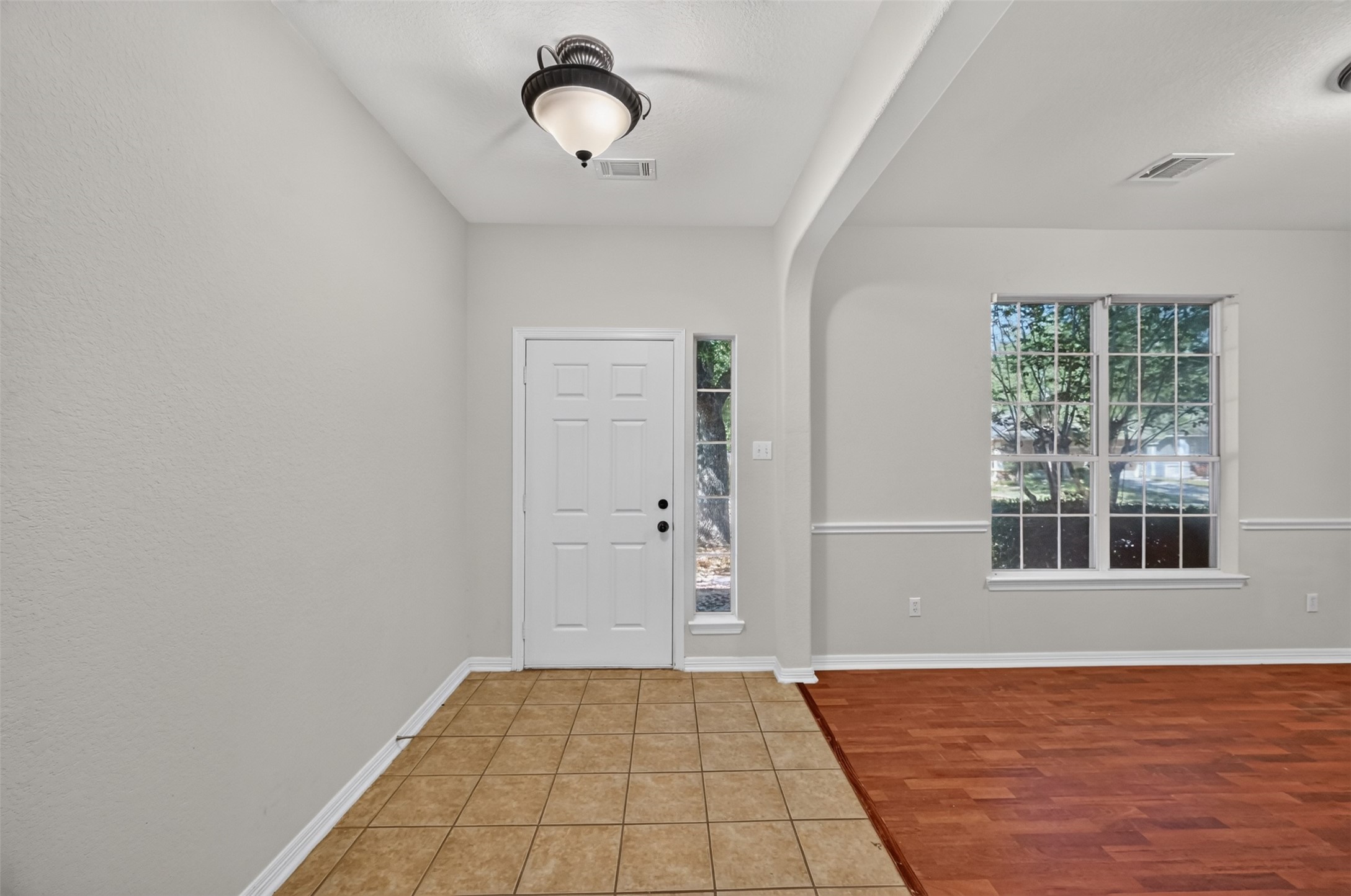 12806 Whistling Springs Drive Property Photo 3