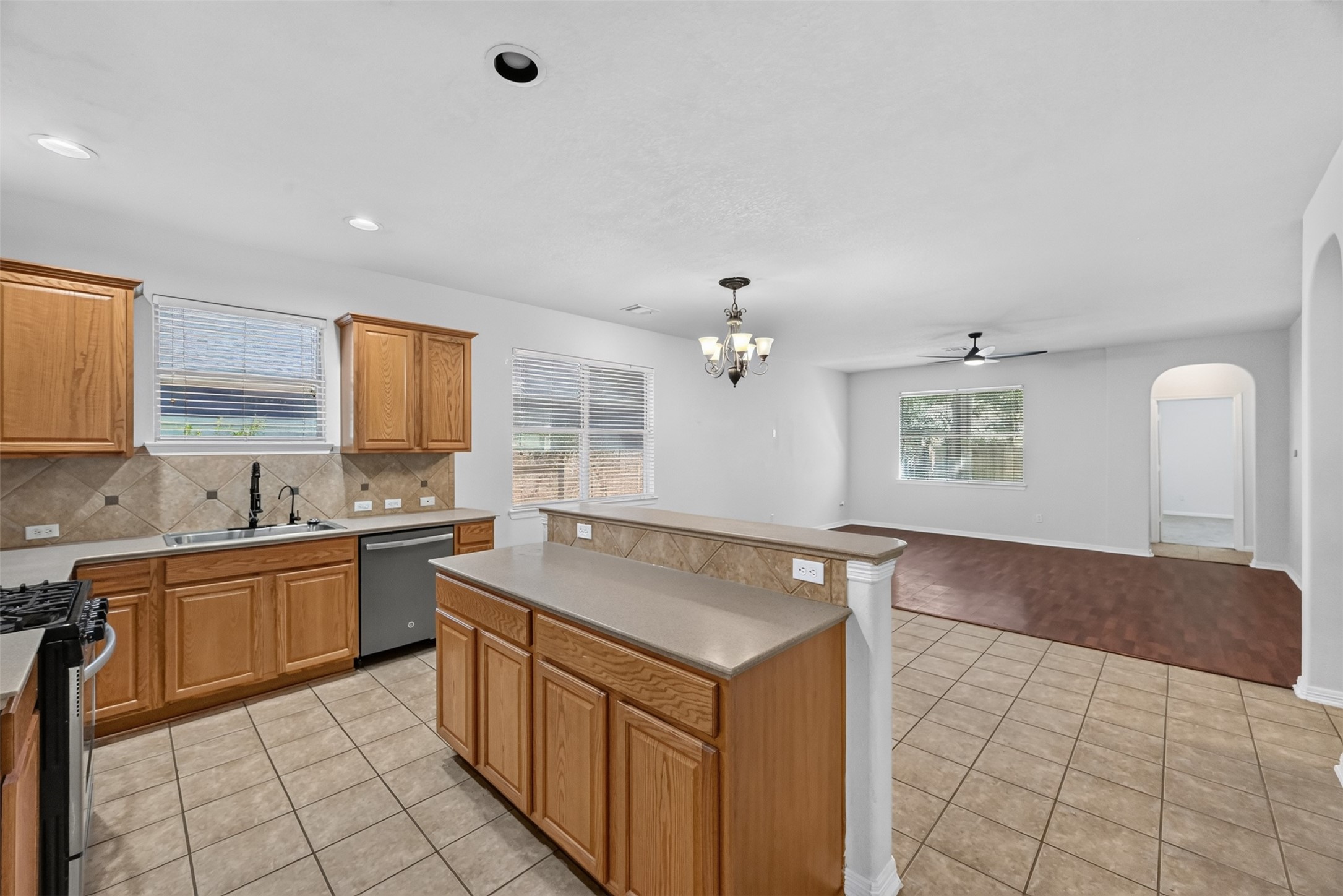 12806 Whistling Springs Drive Property Photo 7