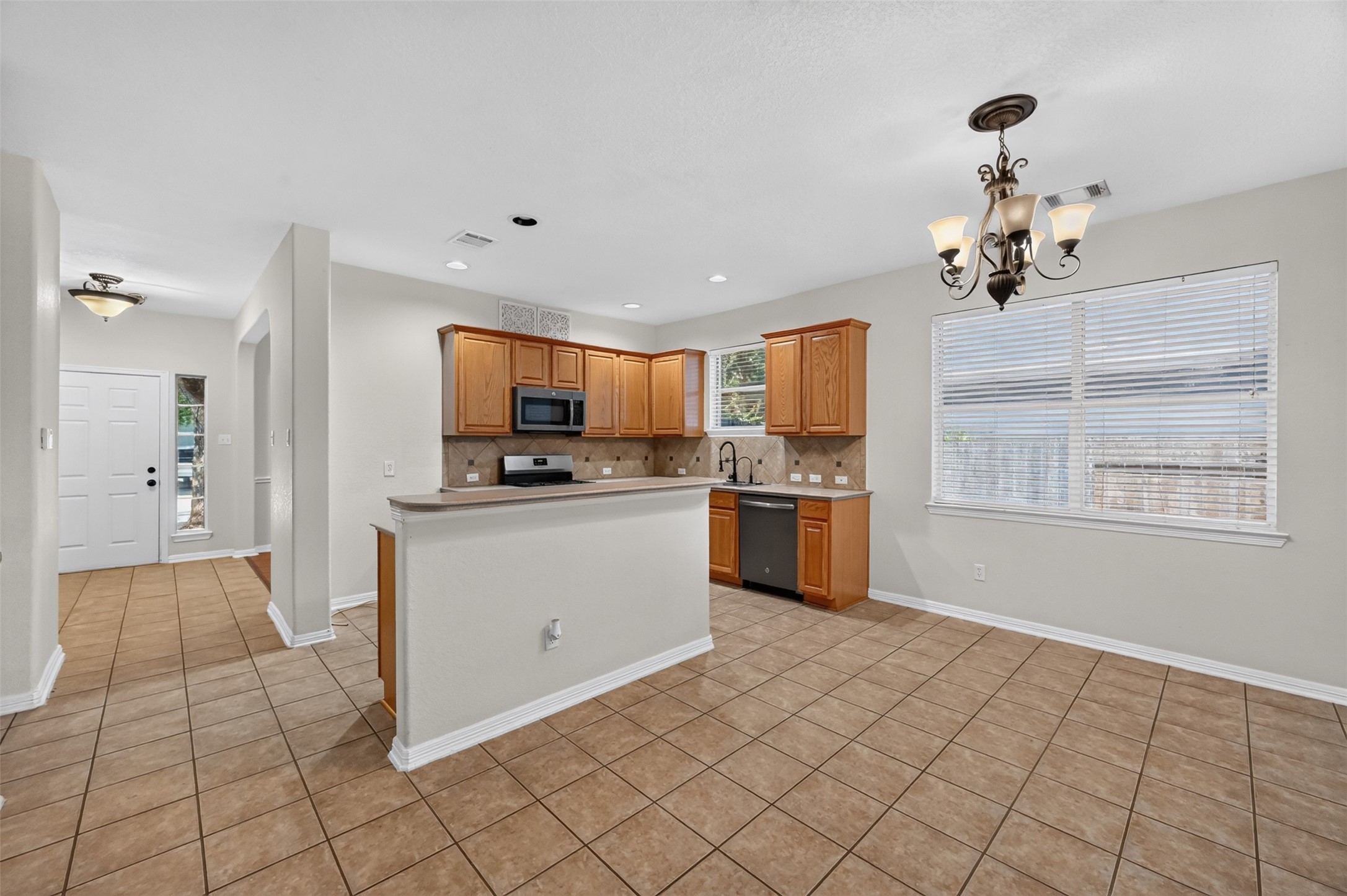 12806 Whistling Springs Drive Property Photo 10
