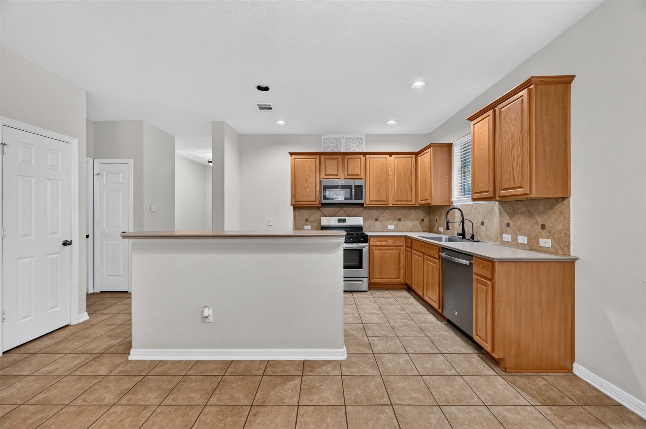 12806 Whistling Springs Drive Property Photo 11