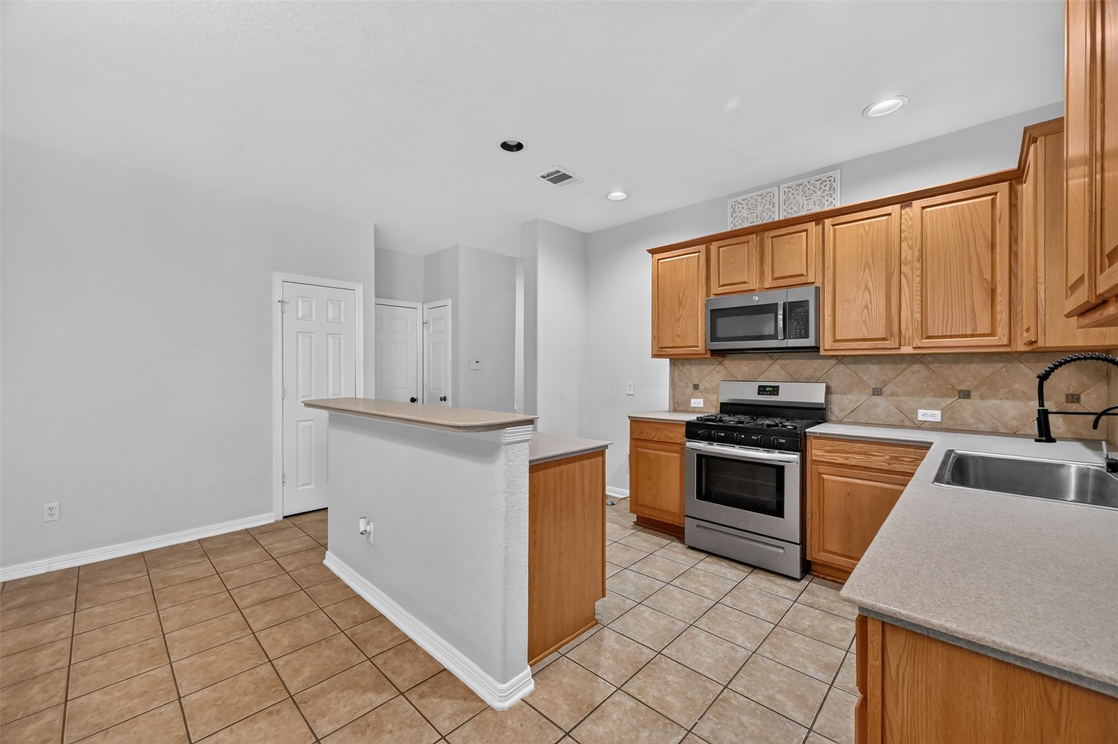 12806 Whistling Springs Drive Property Photo 12