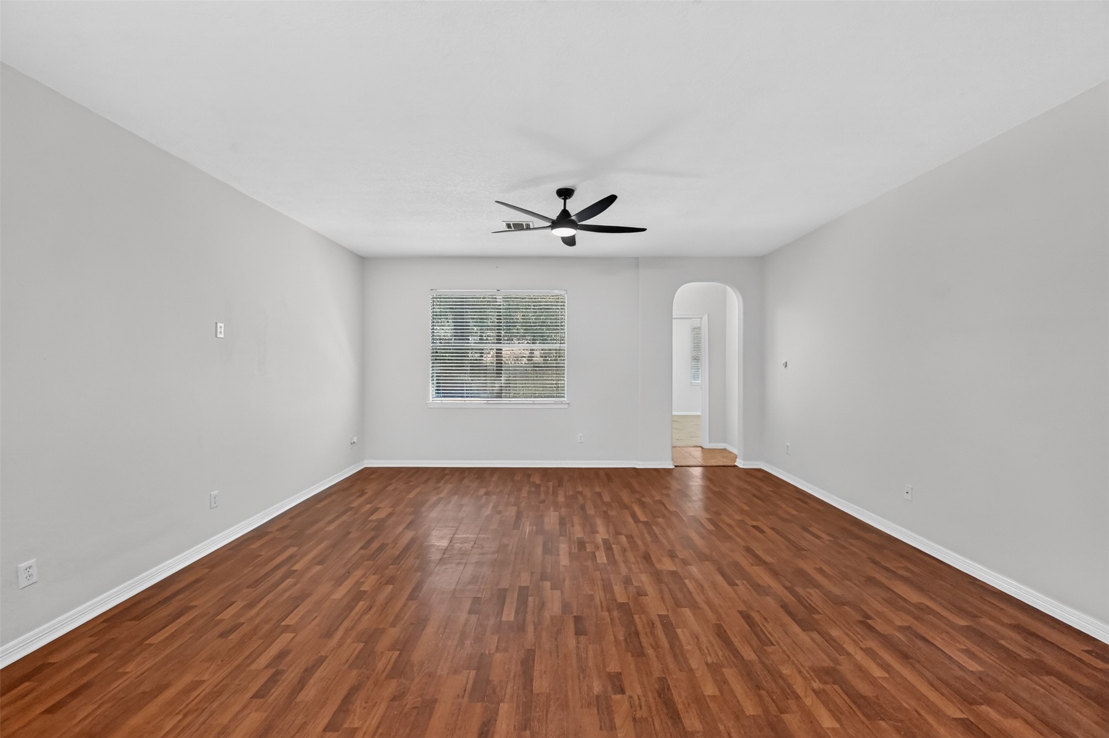 12806 Whistling Springs Drive Property Photo 17