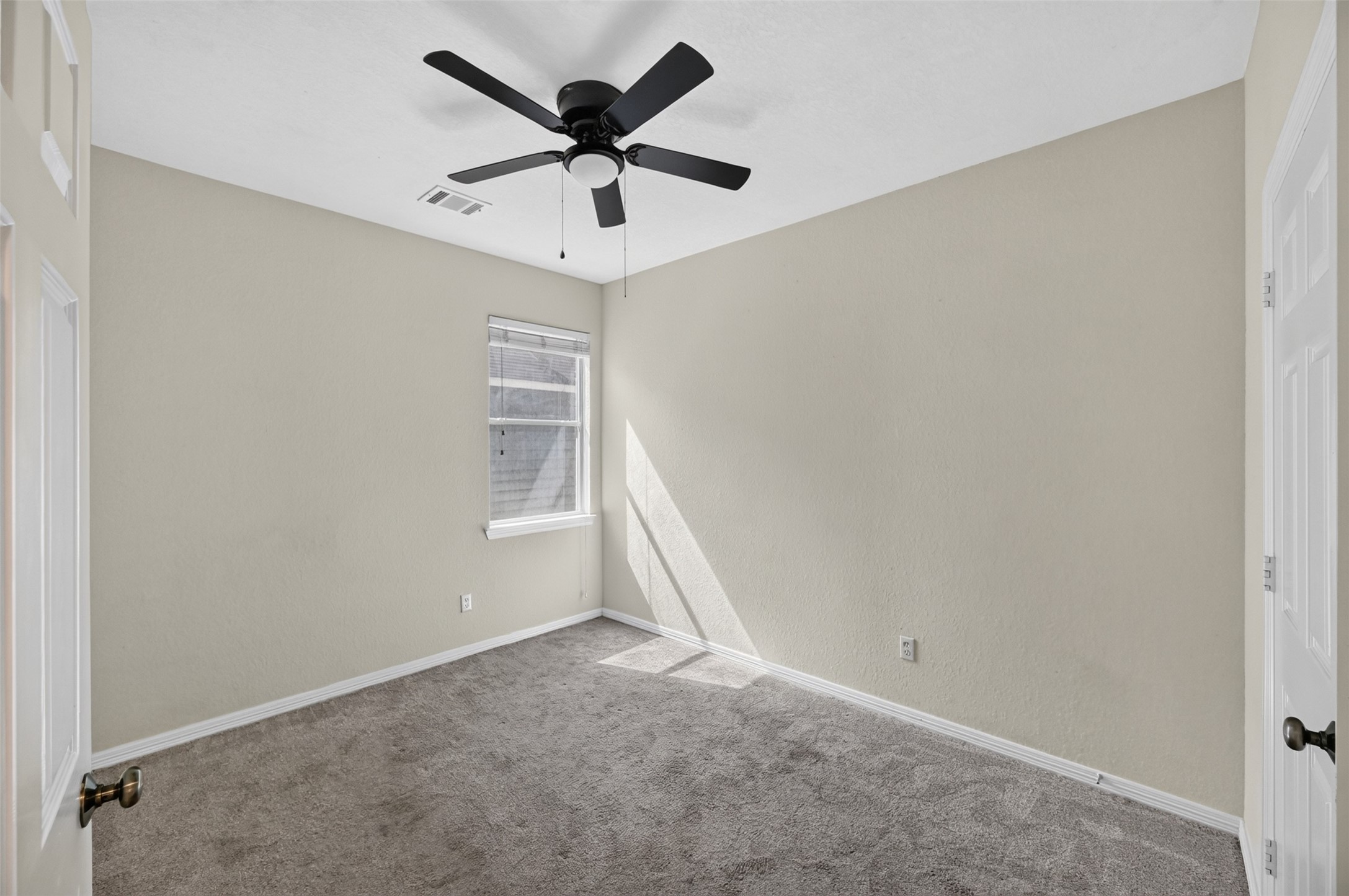 12806 Whistling Springs Drive Property Photo 37