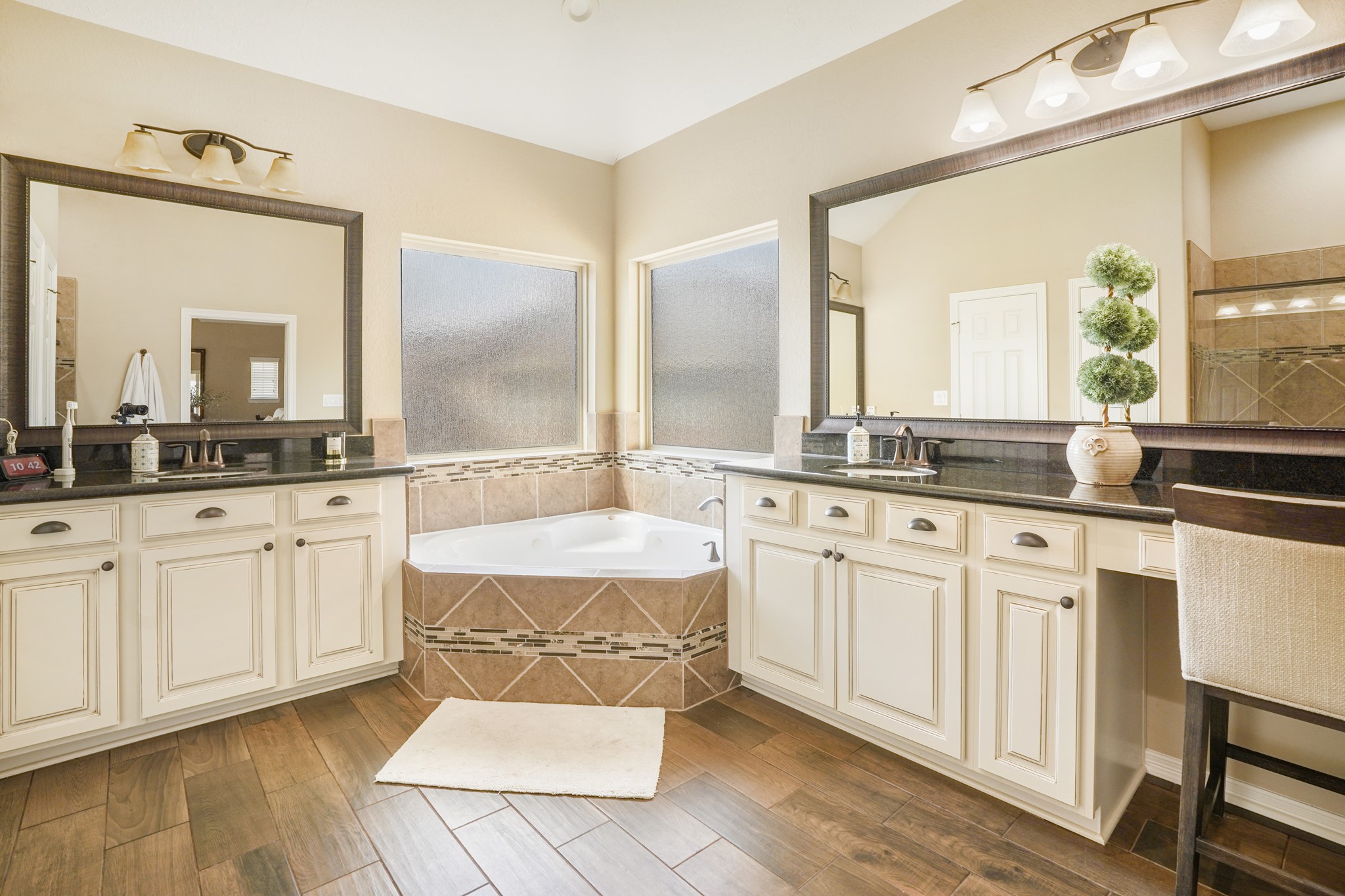 2742 Kings Retreat Circle Property Photo 17