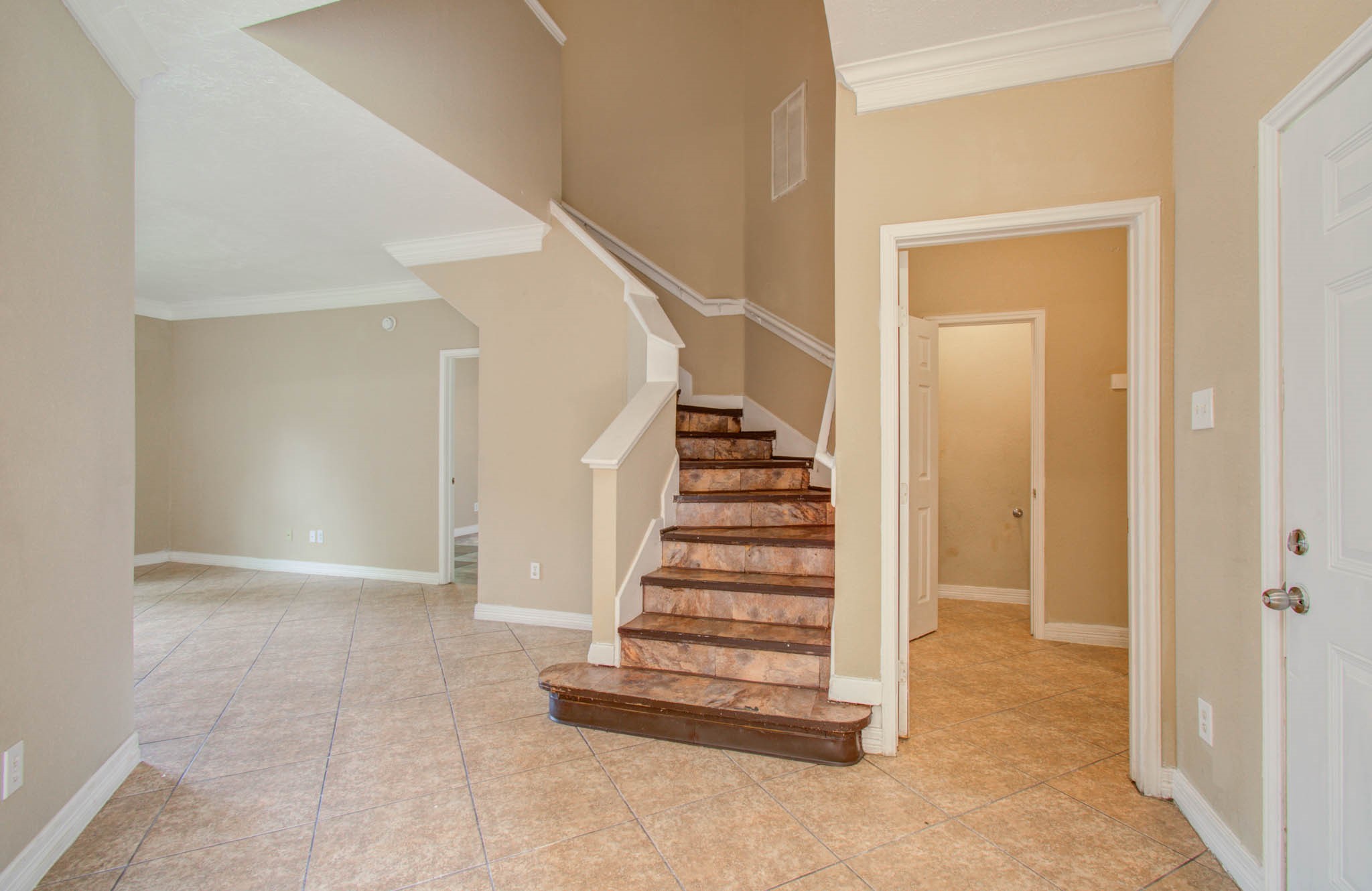 5012 Higgins Street Property Photo 3