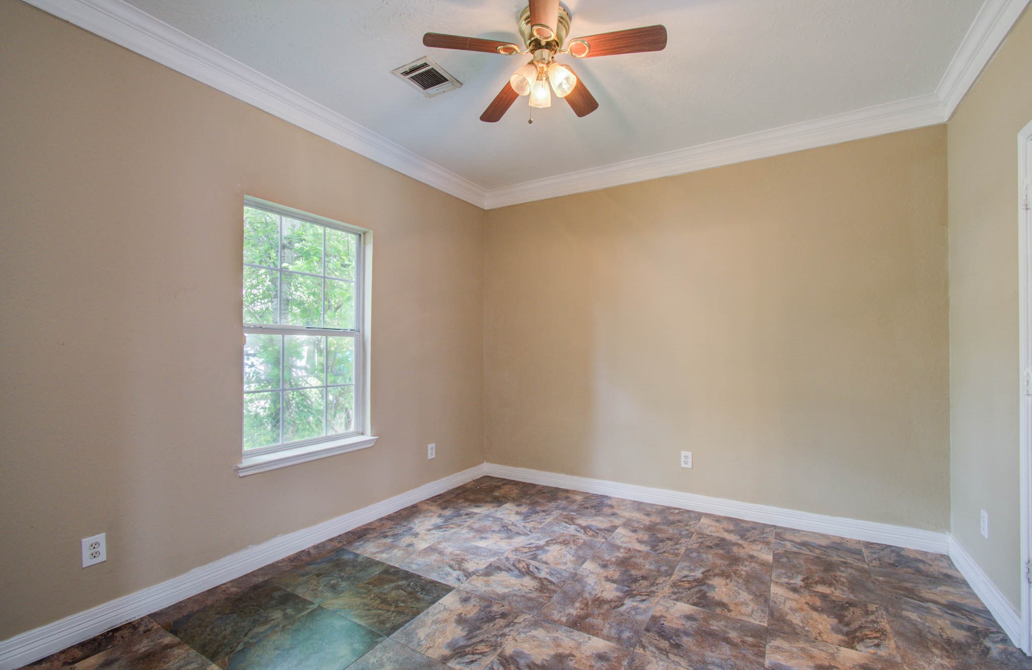 5012 Higgins Street Property Photo 17