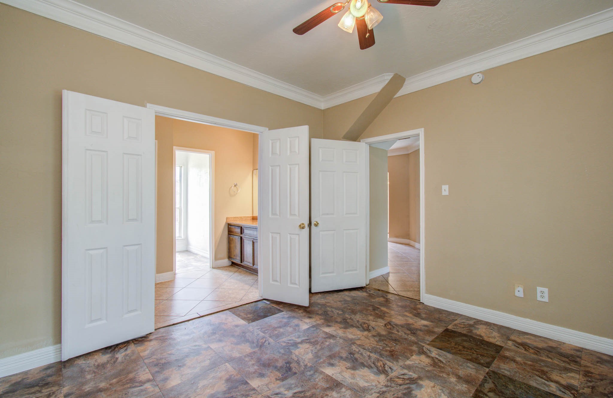 5012 Higgins Street Property Photo 18