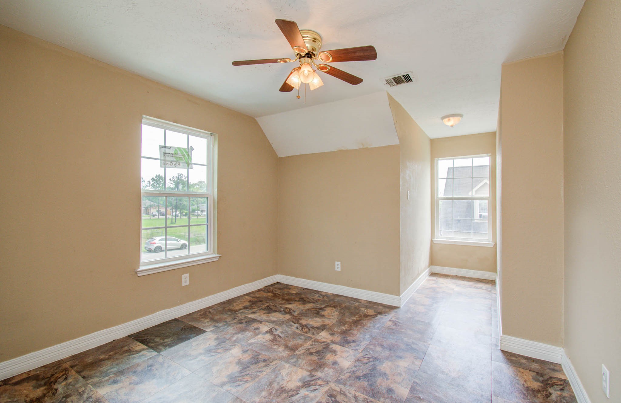 5012 Higgins Street Property Photo 23
