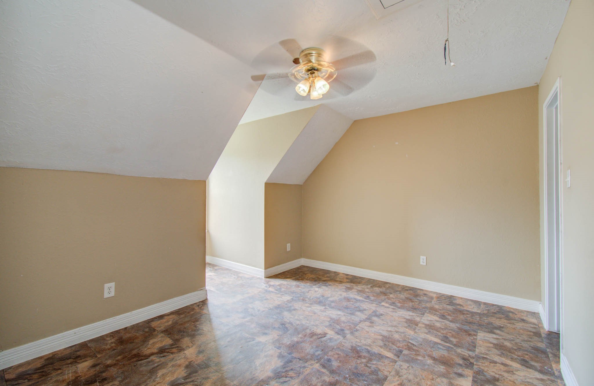 5012 Higgins Street Property Photo 26
