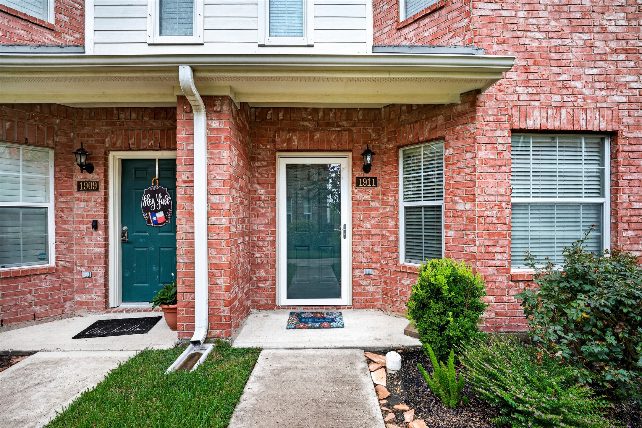 1911 Kemah Village Drive Property Photo 3