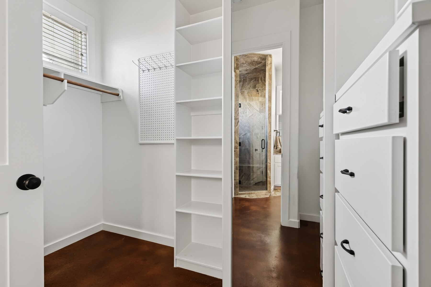 8437 Tottenham Road Property Photo 25