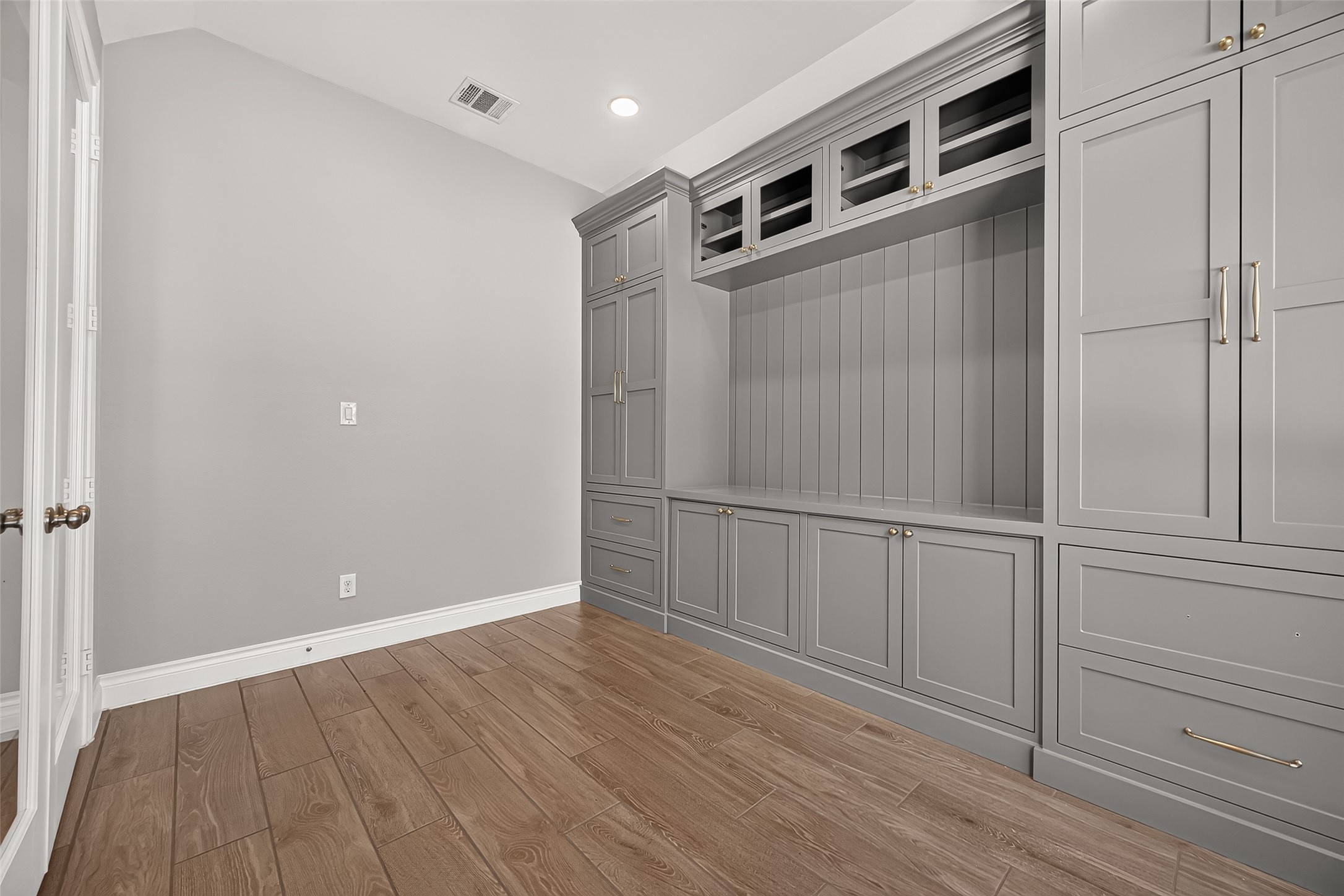17114 Crimson Crest Drive Property Photo 4
