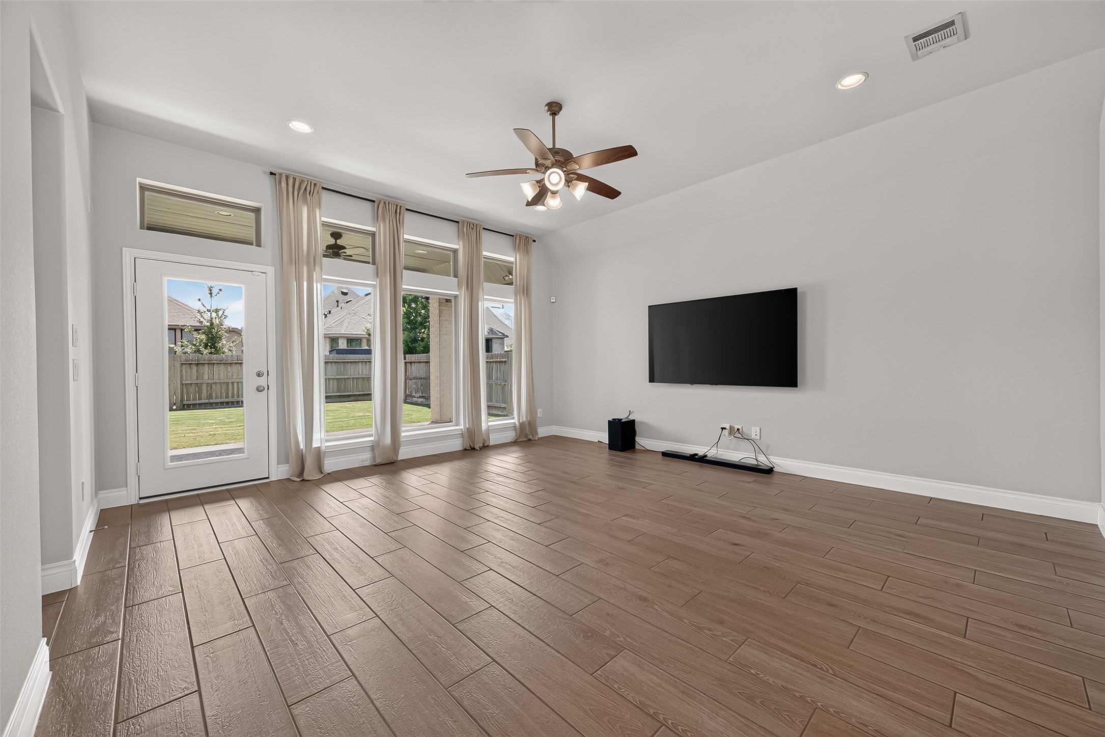 17114 Crimson Crest Drive Property Photo 12