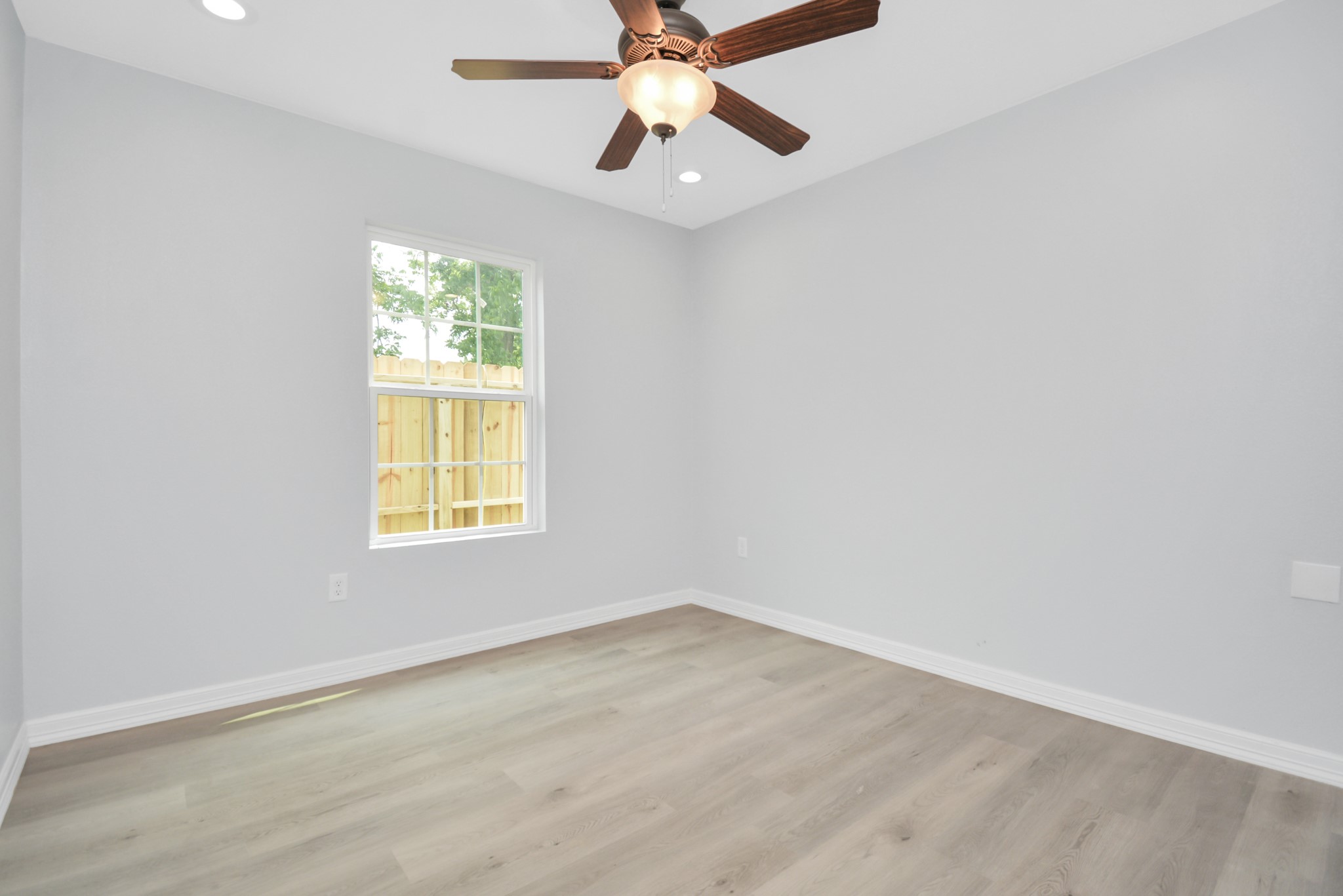 8595 Parkway Dr B Property Photo 12