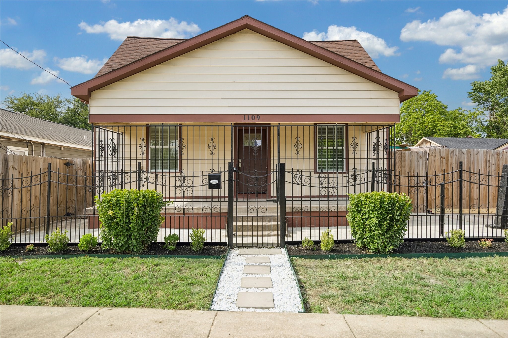 1109 Hays Street Property Photo 1