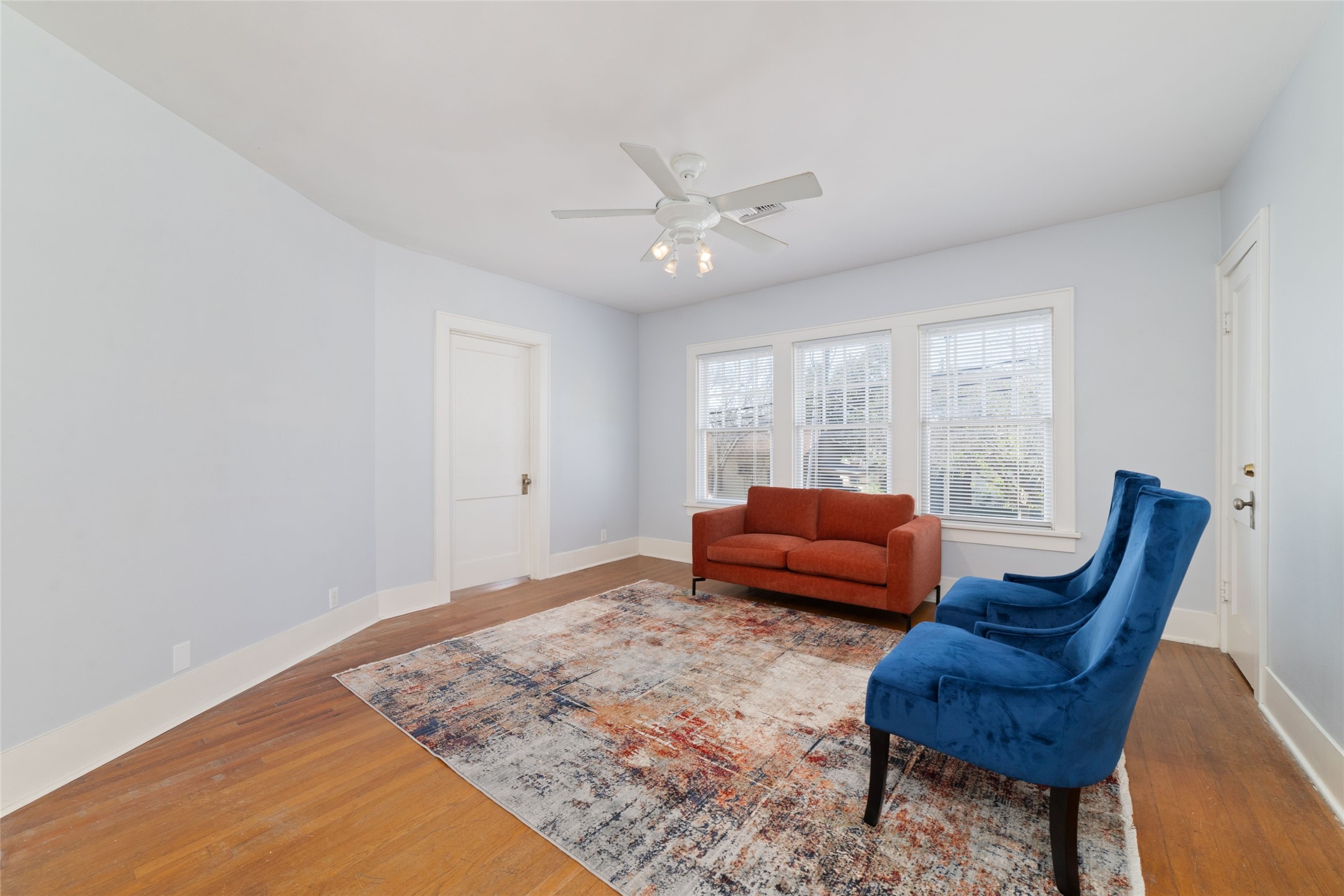 2907 Albany Street 1/2 Property Photo 6