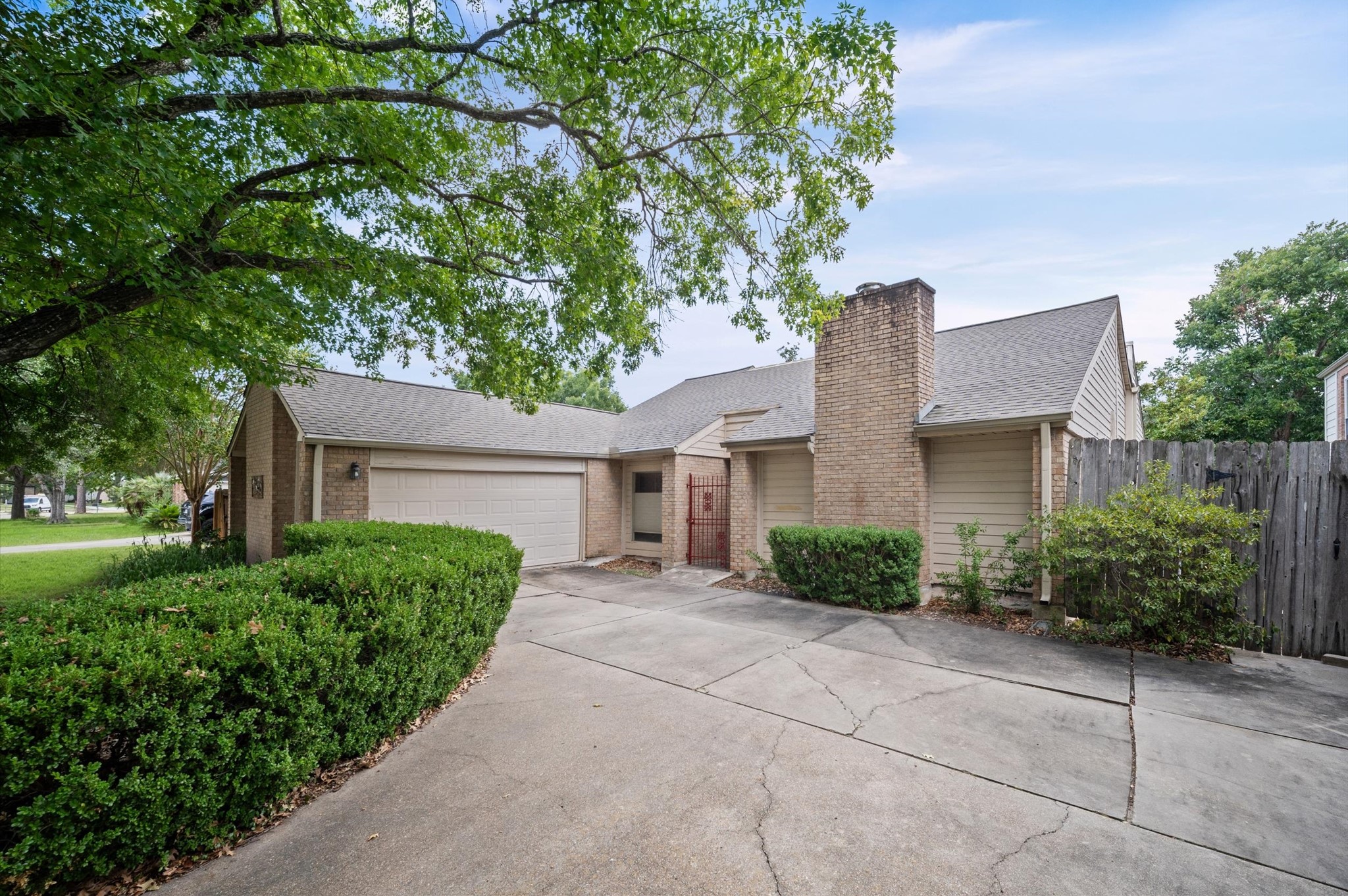 1034 Coachlight Drive Property Photo 4