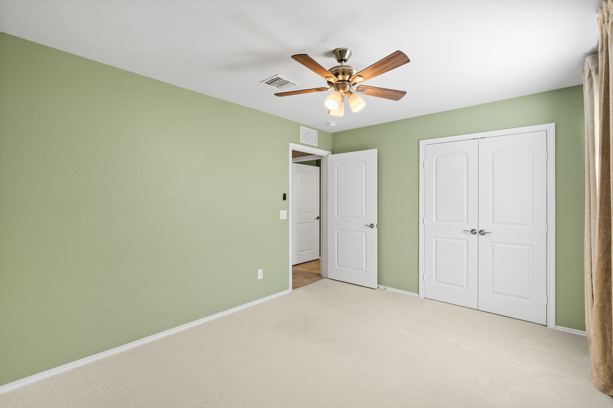 619 Saffron Plum Lane Property Photo 23
