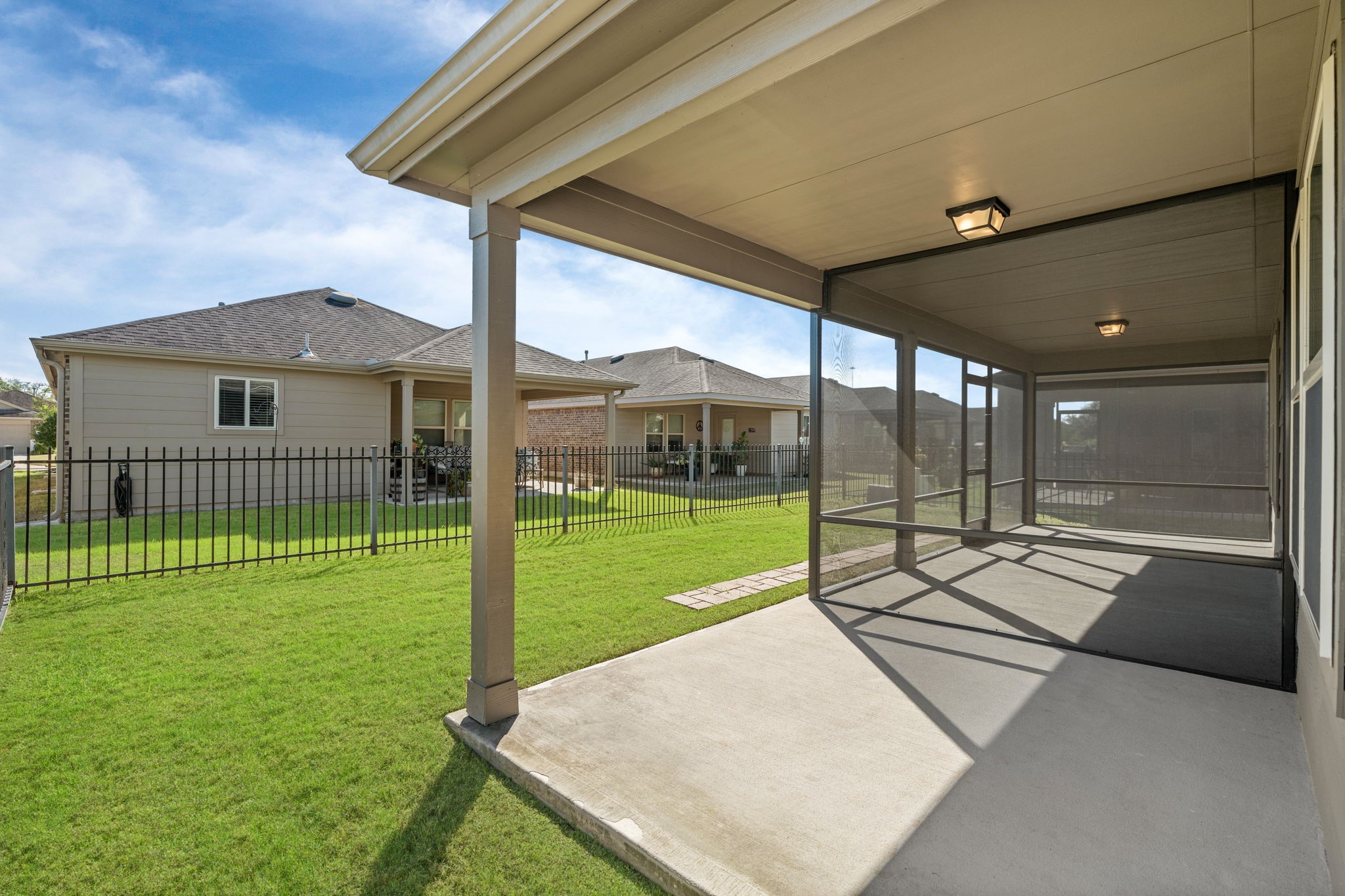 619 Saffron Plum Lane Property Photo 28