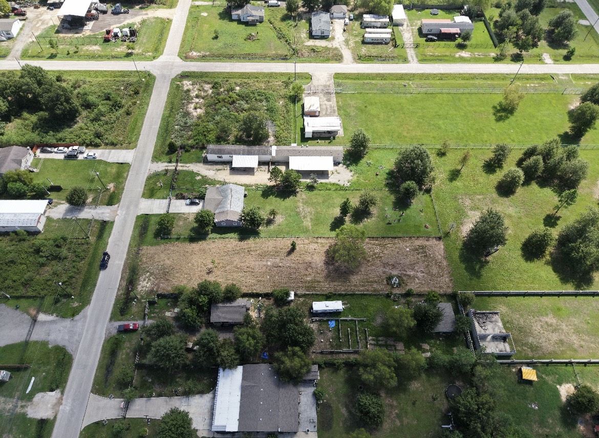 1018 County Road 3556 Property Photo 4
