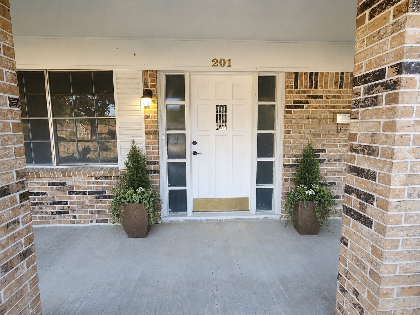 201 Verna Street Property Photo 1