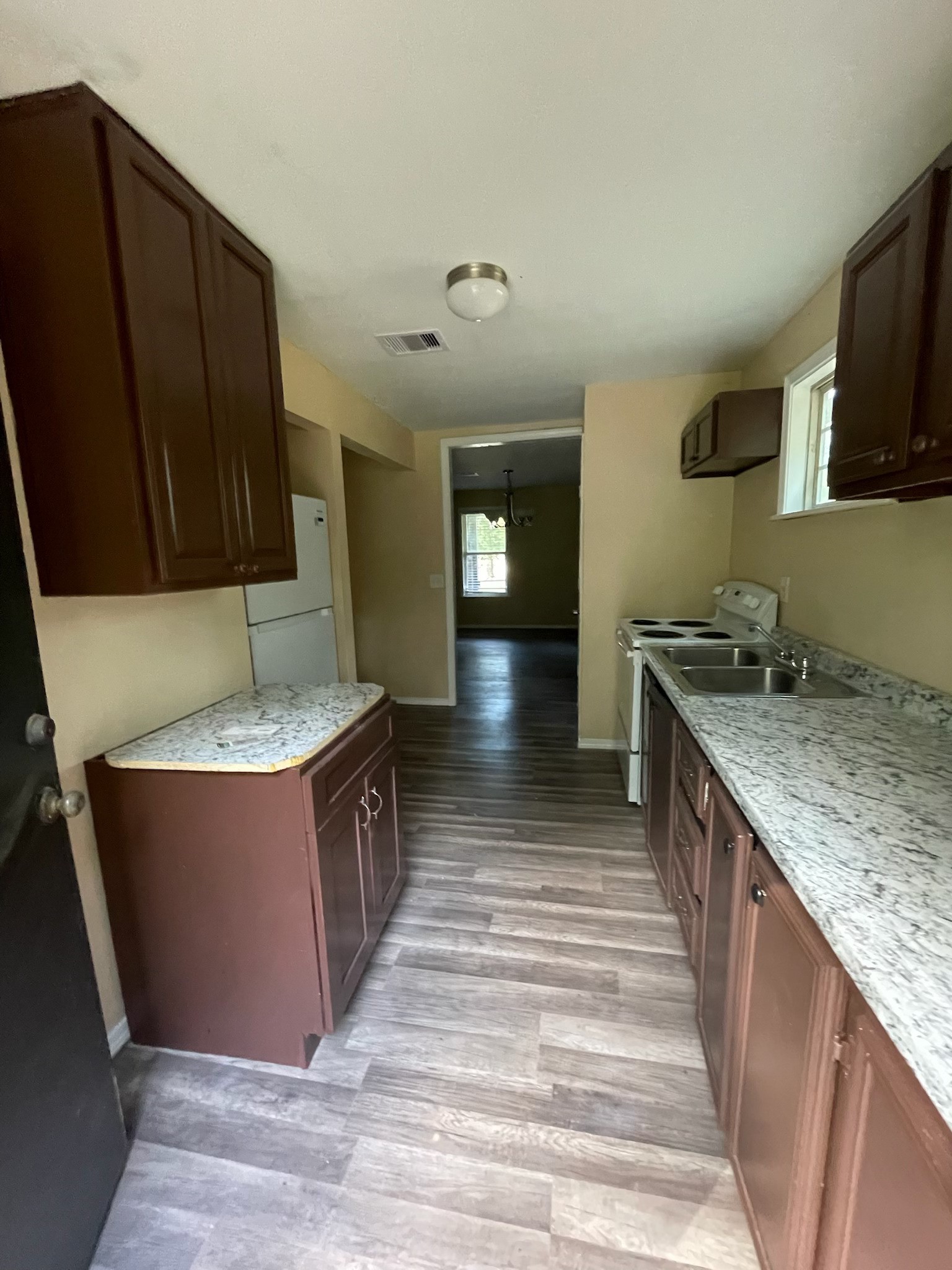 2485 Mangum Road Property Photo 4