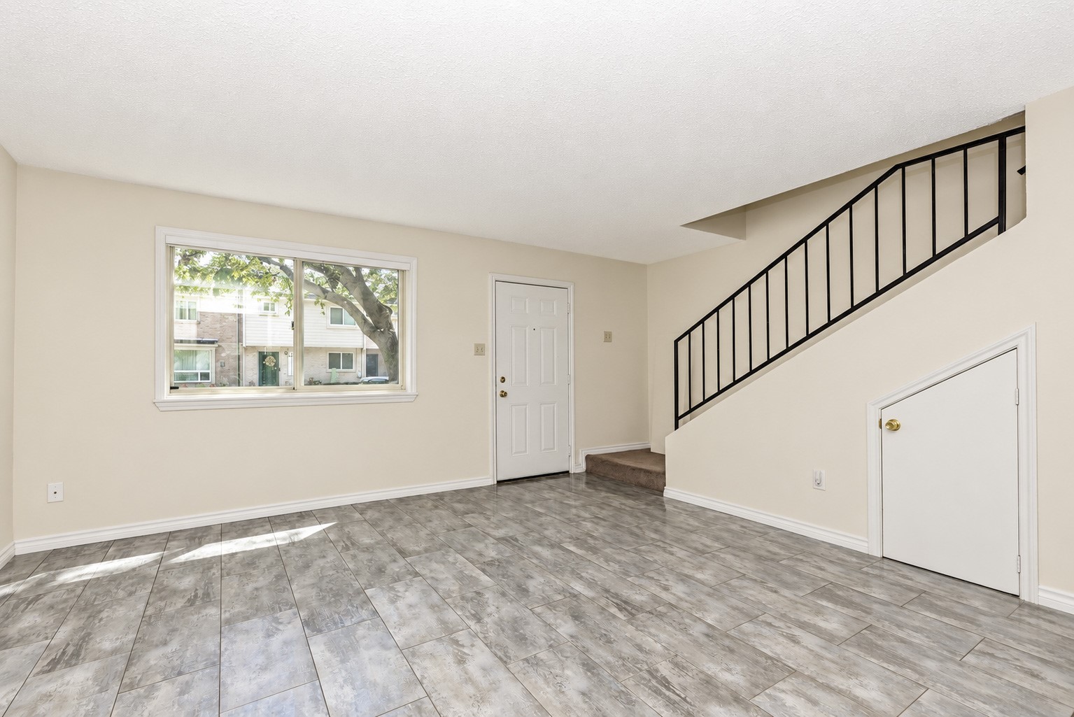 2119 Hazlitt Drive Property Photo 3