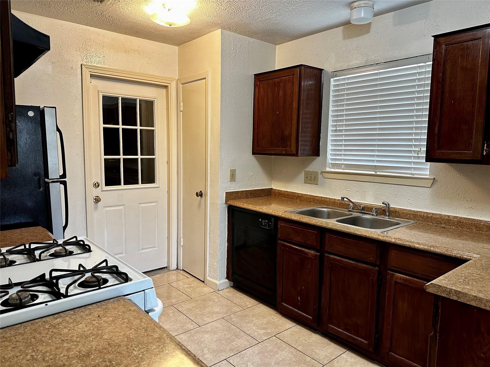 2611 Goldspring Lane Property Photo 2