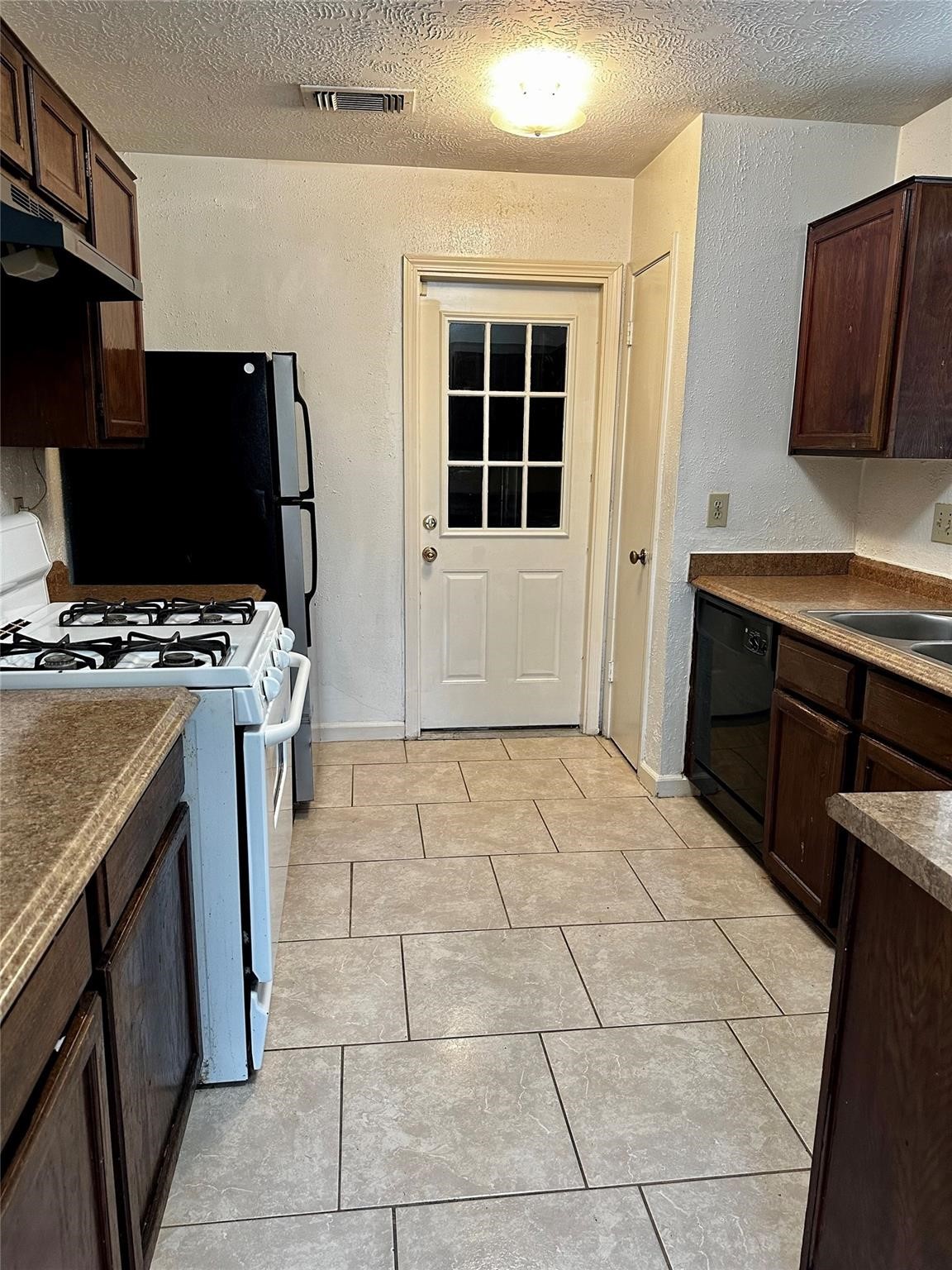 2611 Goldspring Lane Property Photo 3
