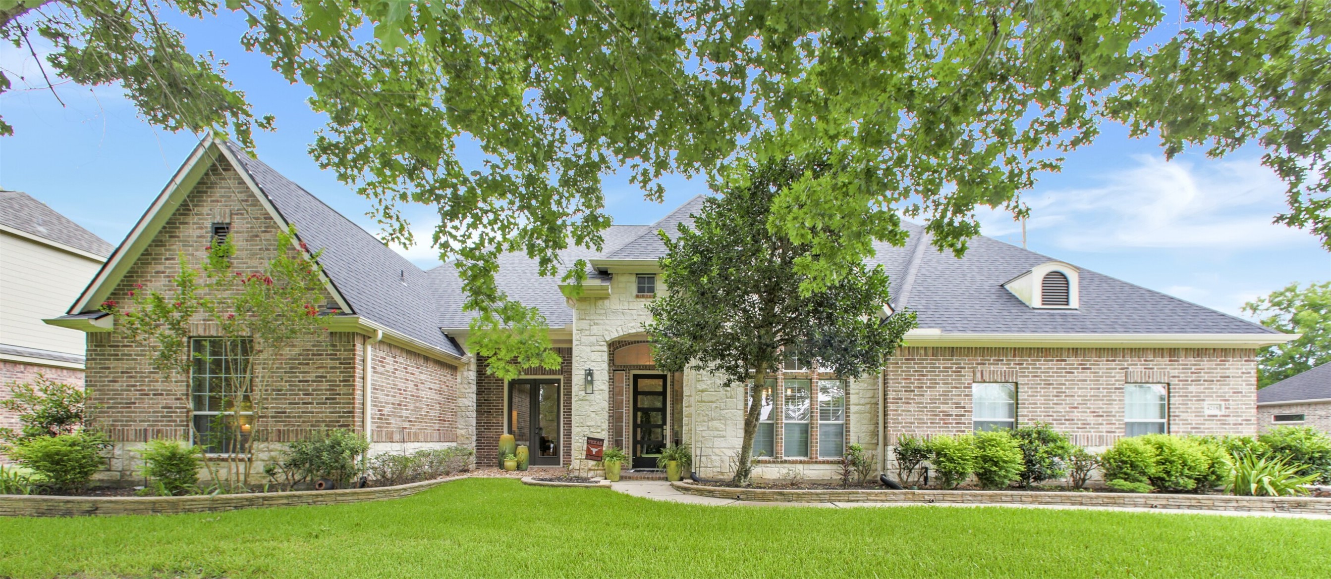 4218 Oxbow Circle E Property Photo 1