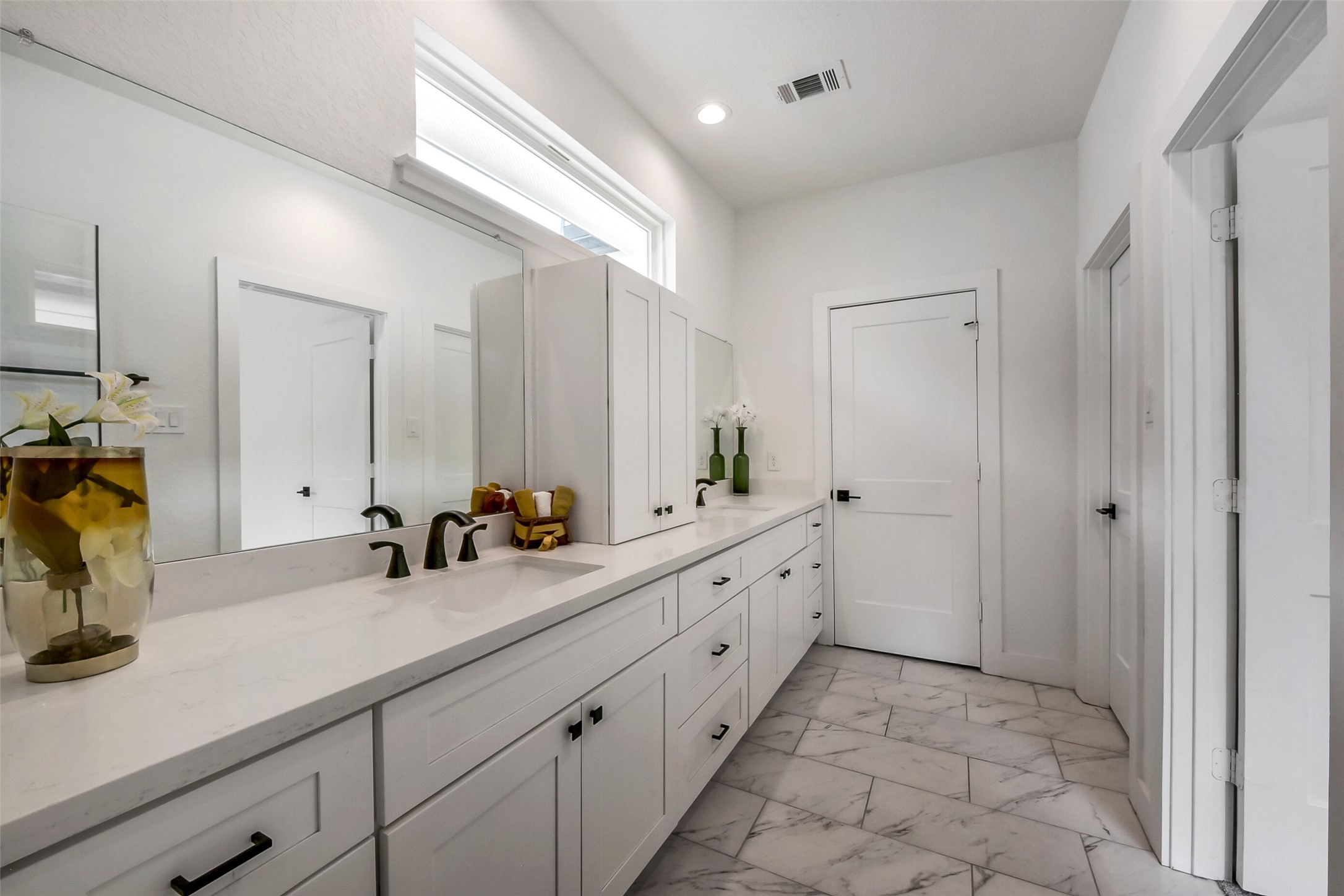 1228 Mcneil Street Property Photo 2