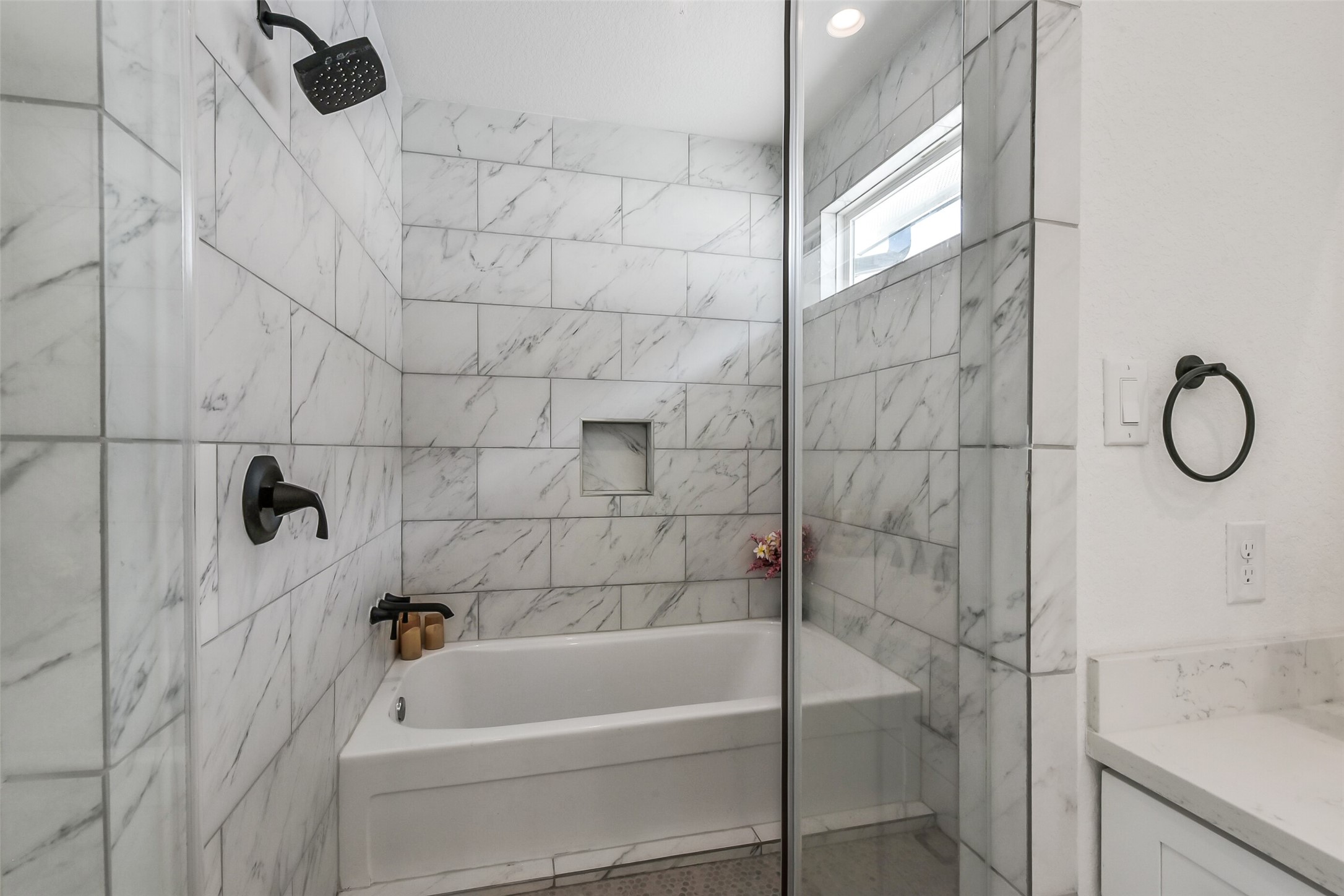 1228 Mcneil Street Property Photo 8
