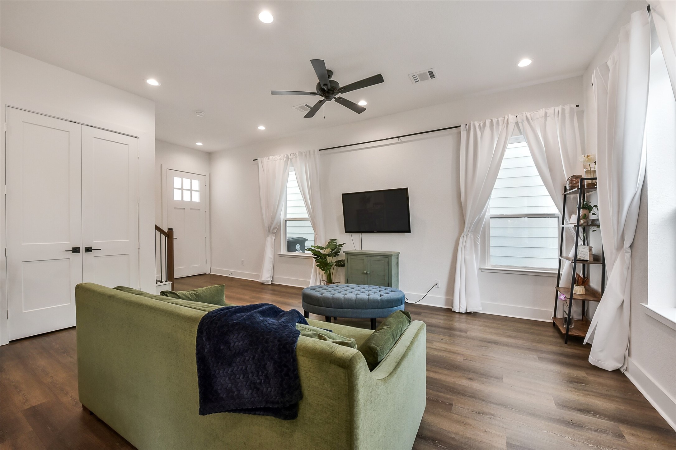 1228 Mcneil Street Property Photo 10