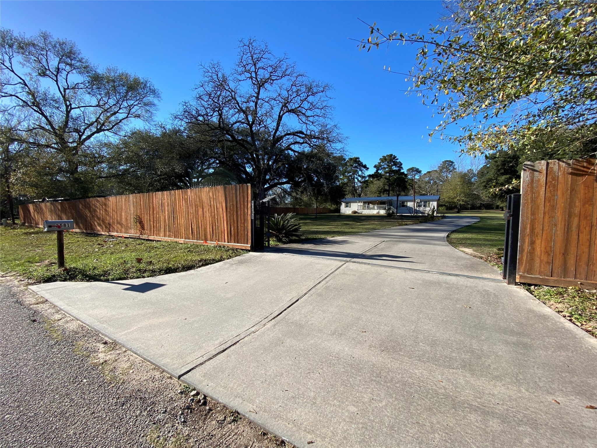 2581 Mann Road Property Photo 3